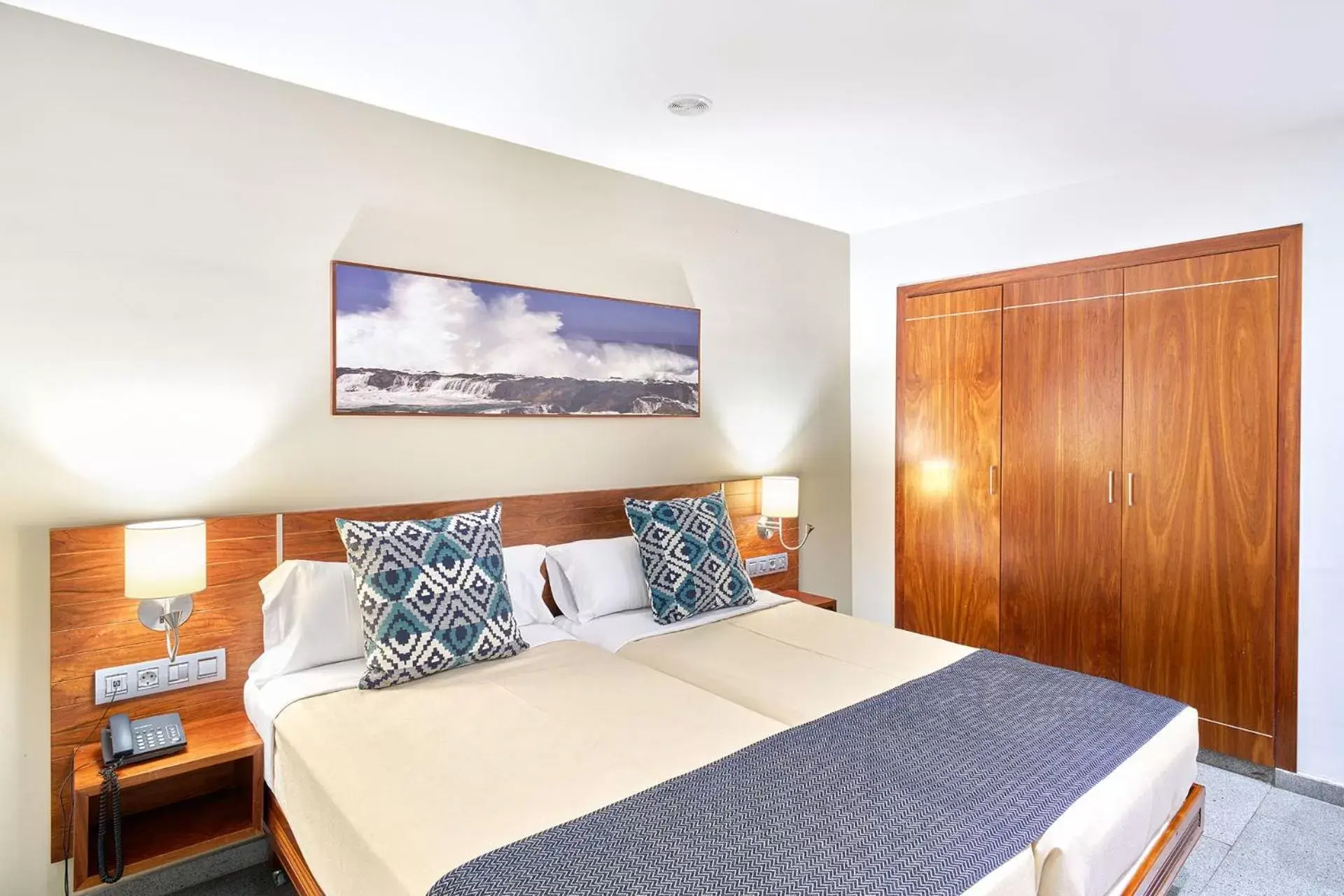 Comfort Twin Room in Hotel Torre Del Conde Comfort Twin Room in Hotel Torre Del Conde