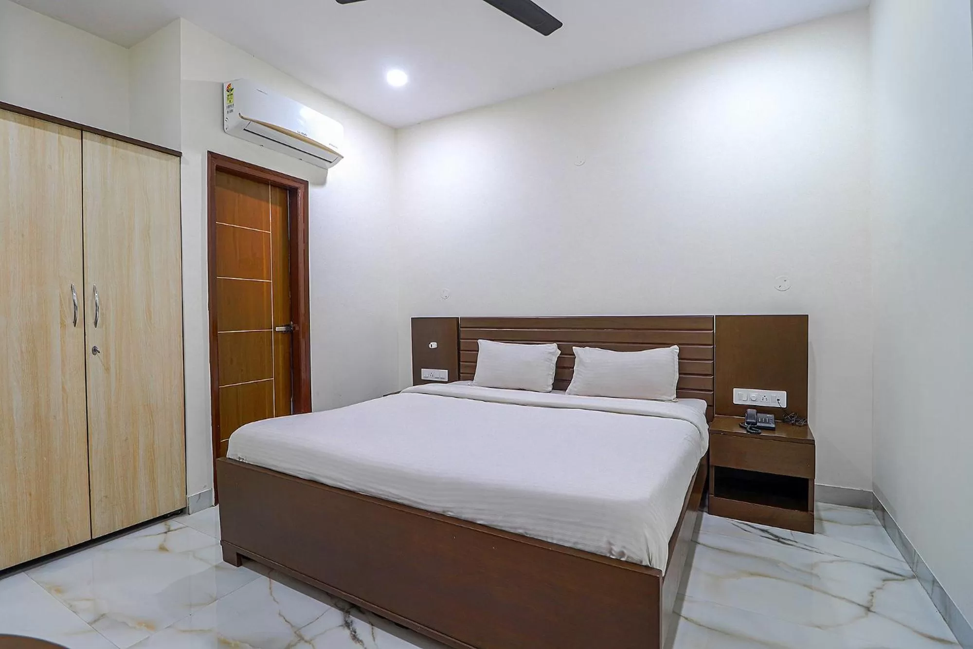 Bedroom, Bed in FabHotel Casa