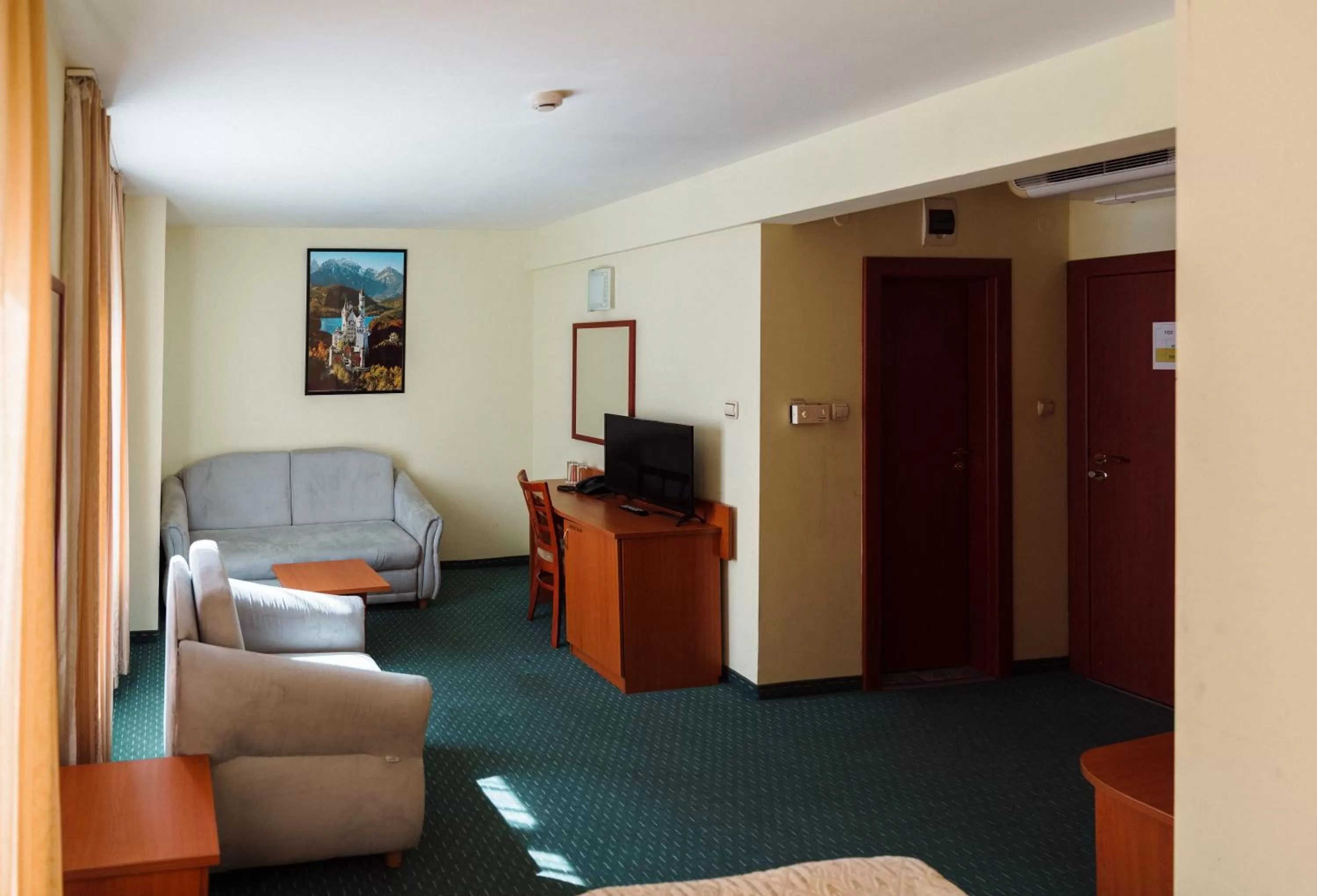 Photo of the whole room in Dionis Hotel