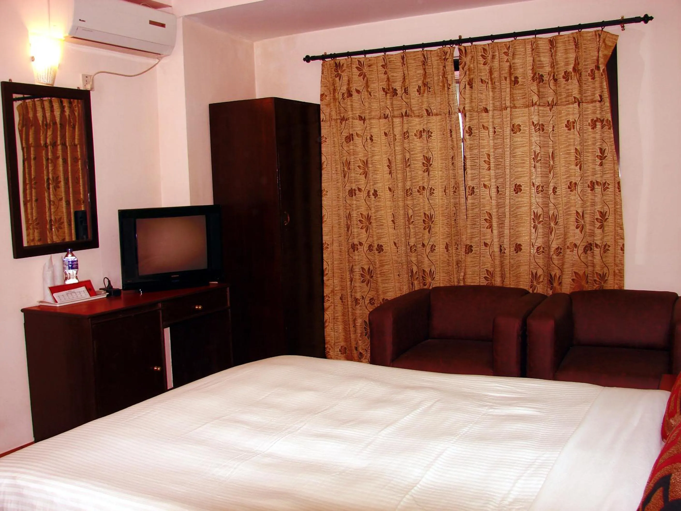 Bed in Cascade Hotel Kathmandu