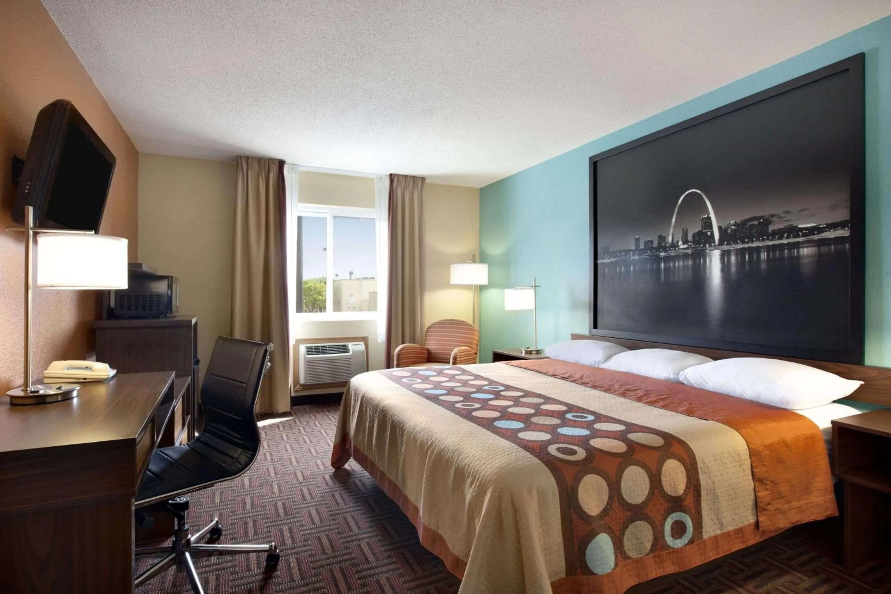 Photo of the whole room, Bed in Super 8 by Wyndham Fairview Heights-St. Louis