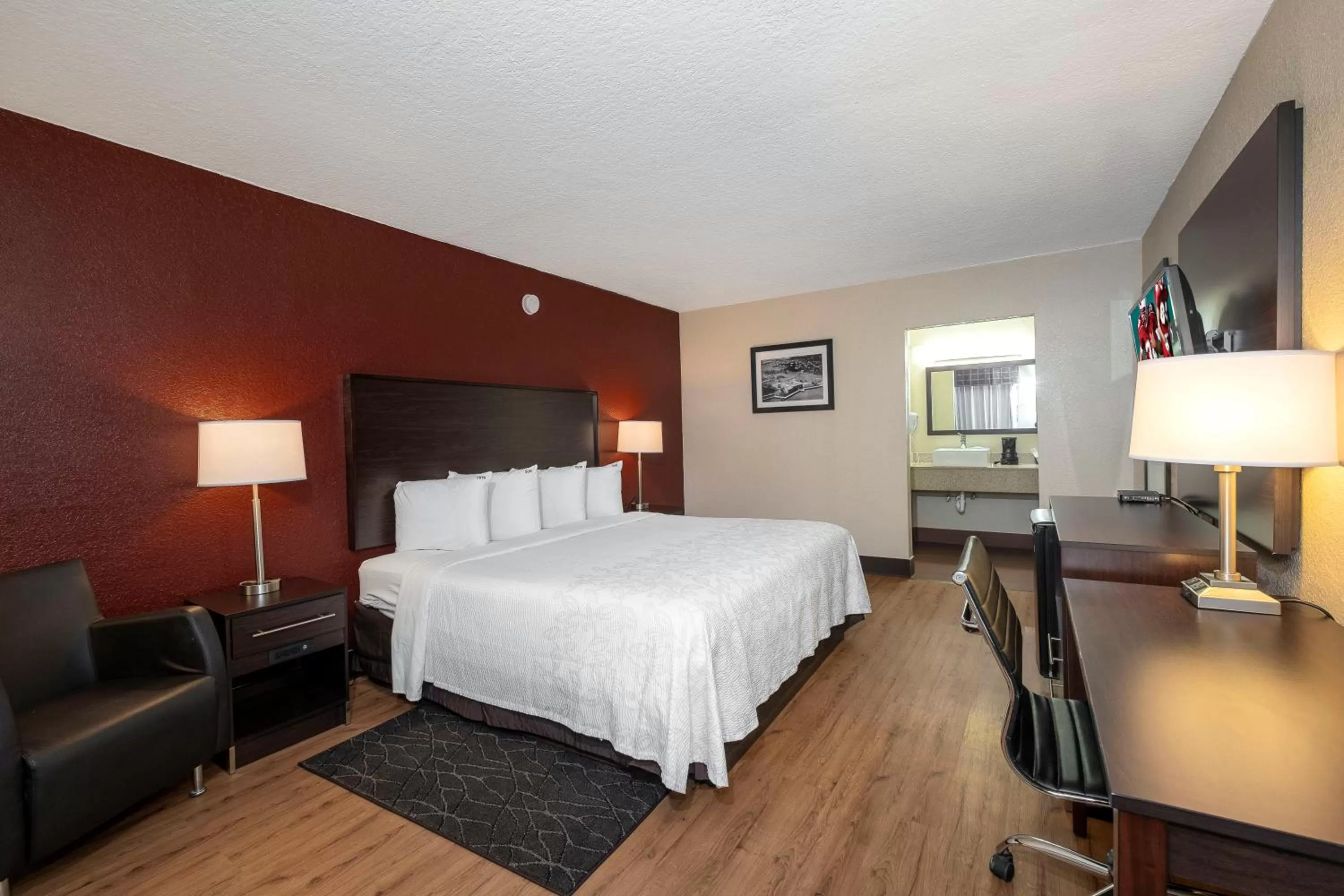 Photo of the whole room, Bed in Red Roof Inn PLUS+ St. Augustine