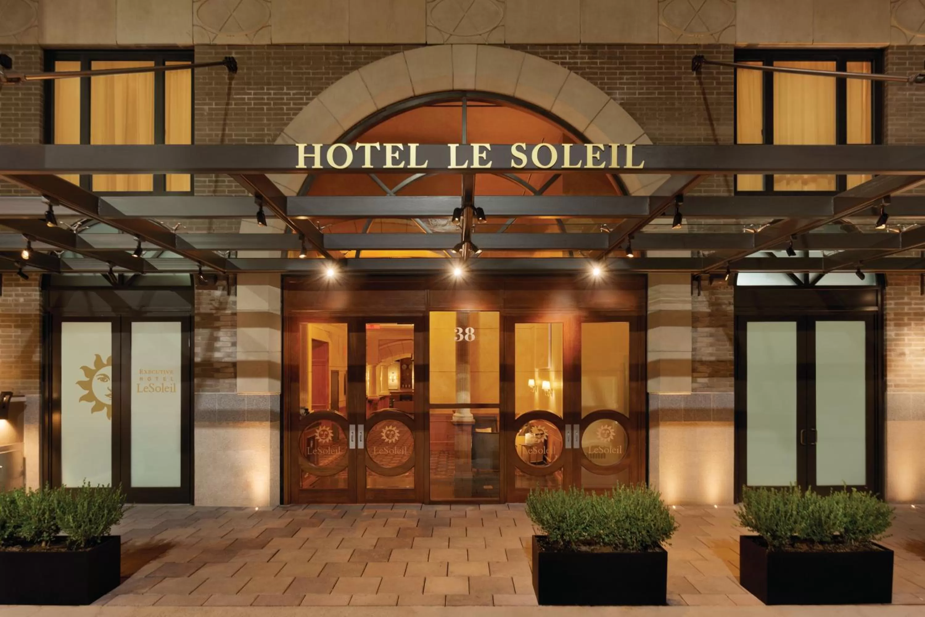 Facade/entrance in Executive Hotel Le Soleil New York