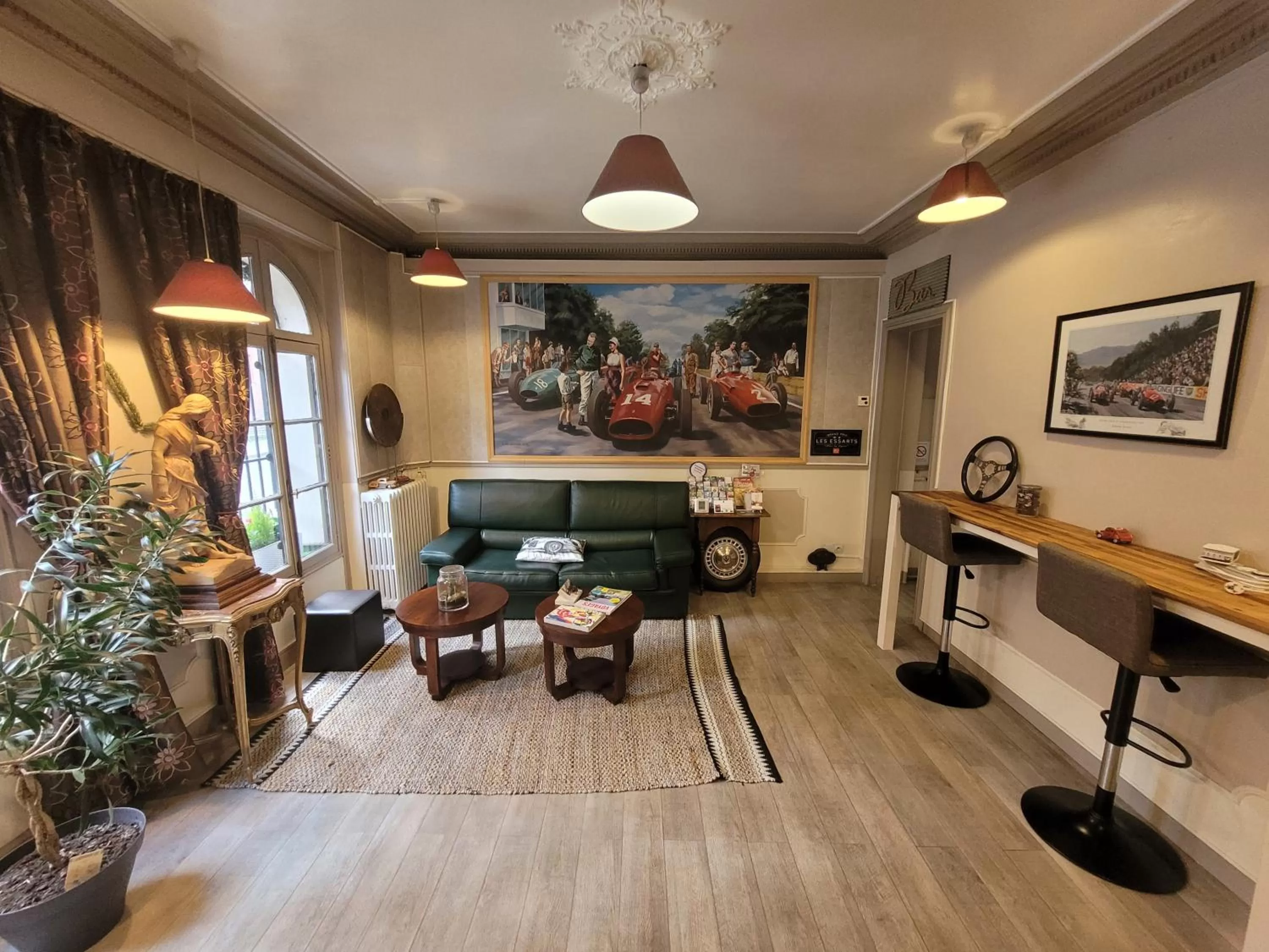 Communal lounge/ TV room in Hôtel Céline - Hôtel de la Gare