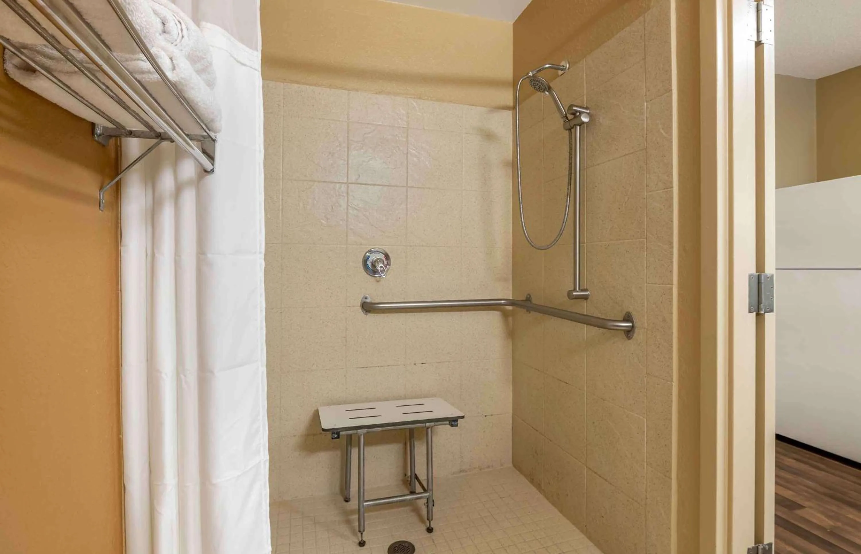 Bathroom in Extended Stay America Select Suites - Gainesville - I-75