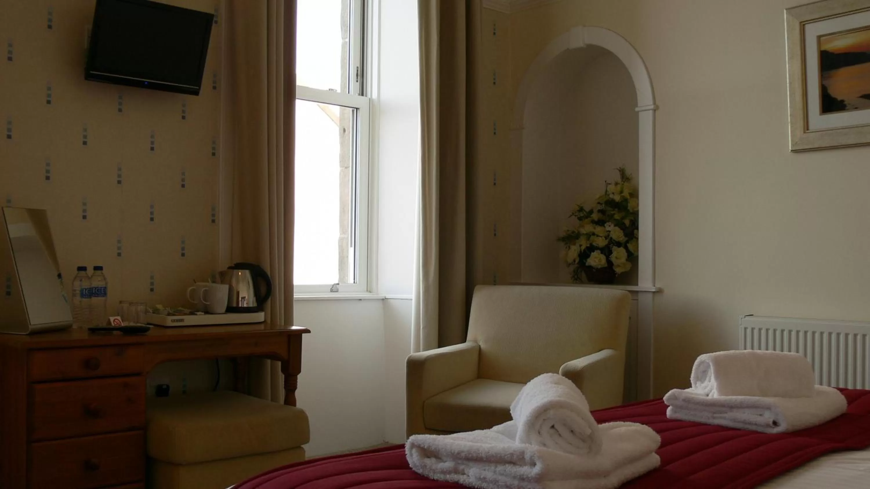 Bedroom, Bed in The Home Arms Guesthouse