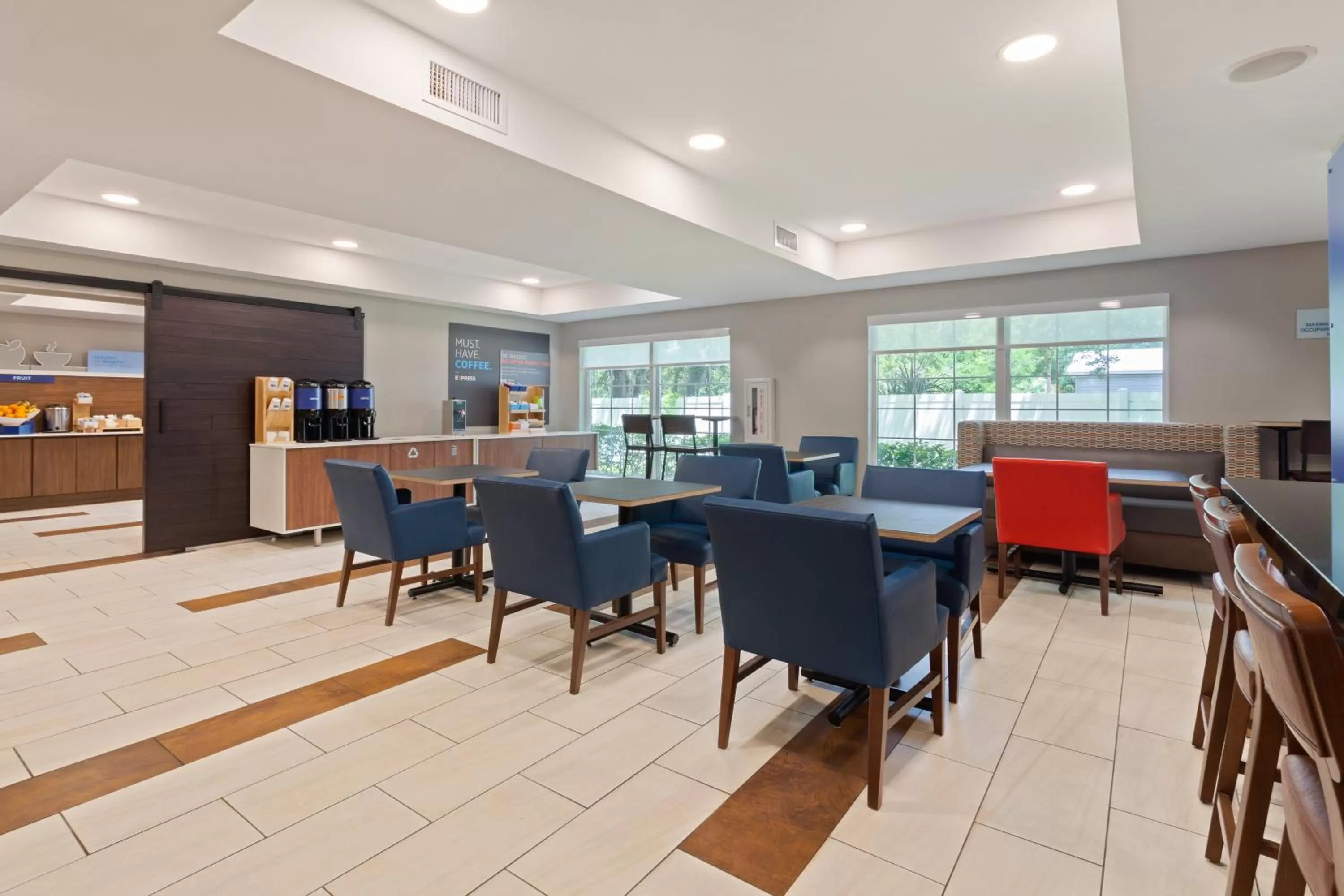 Lounge or bar in Holiday Inn Express Jacksonville East by IHG