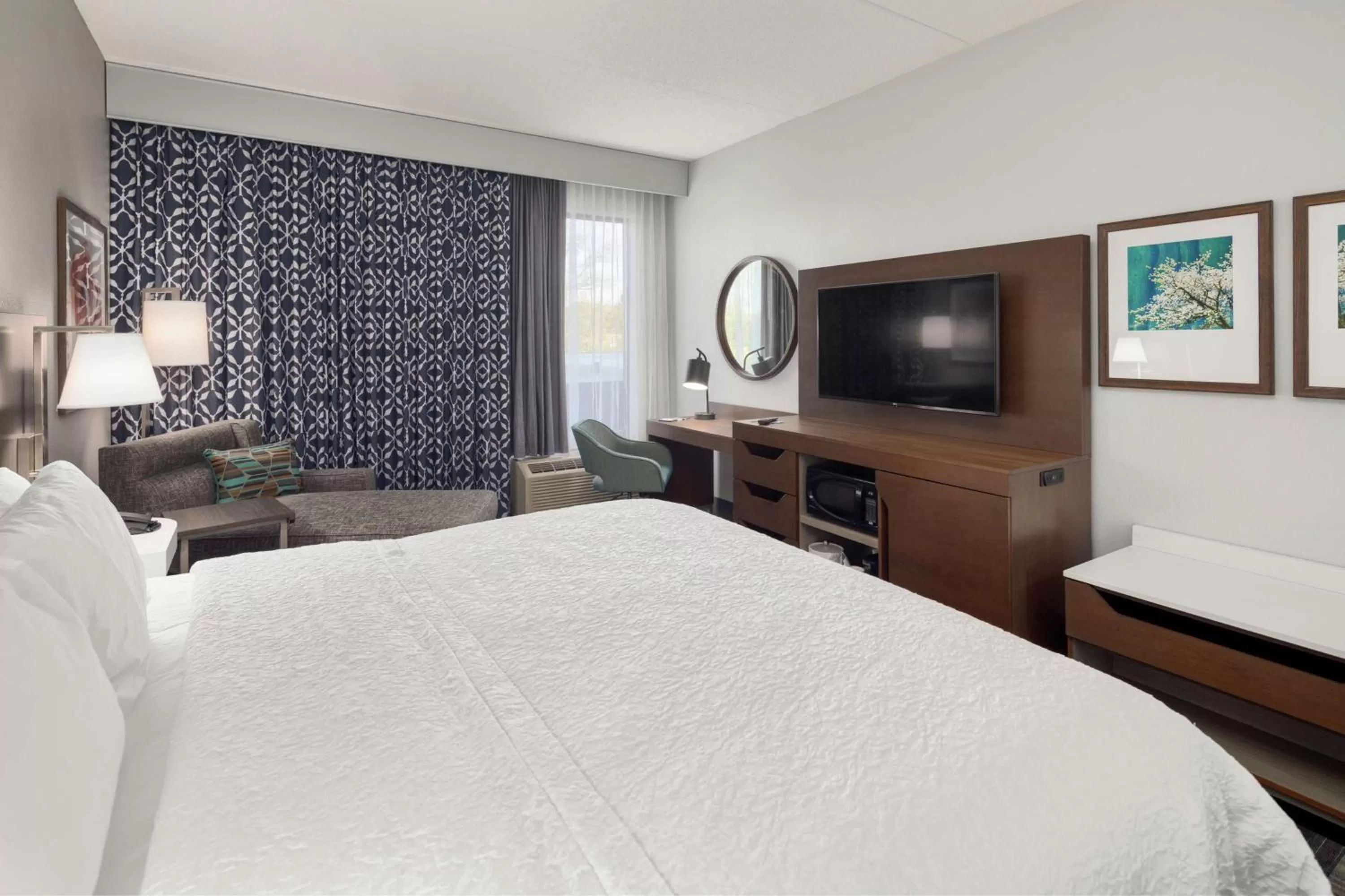 Bedroom, Bed in Hampton Inn Louisville Northeast