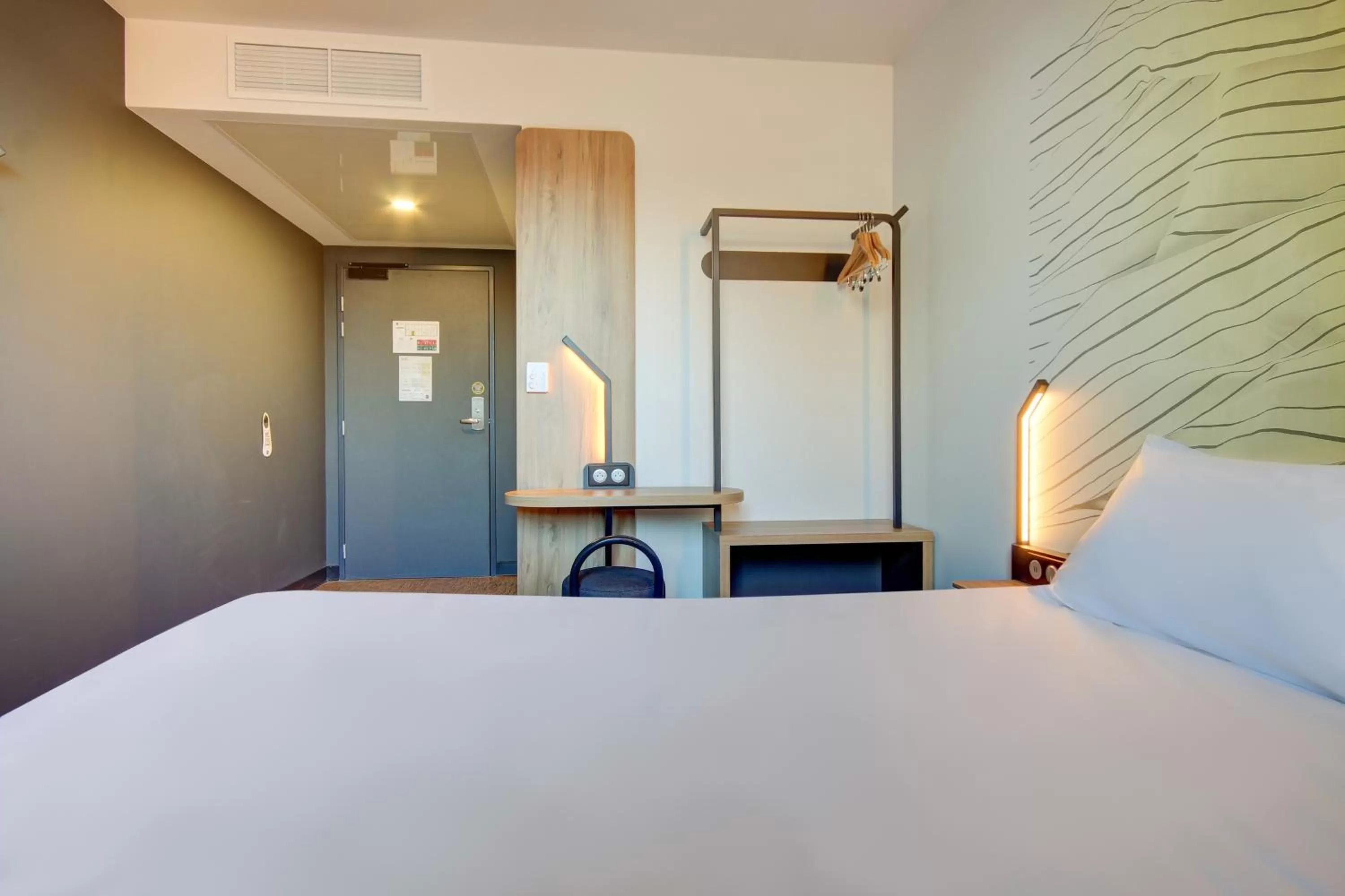 Bedroom, Bed in B&B HOTEL Epernay