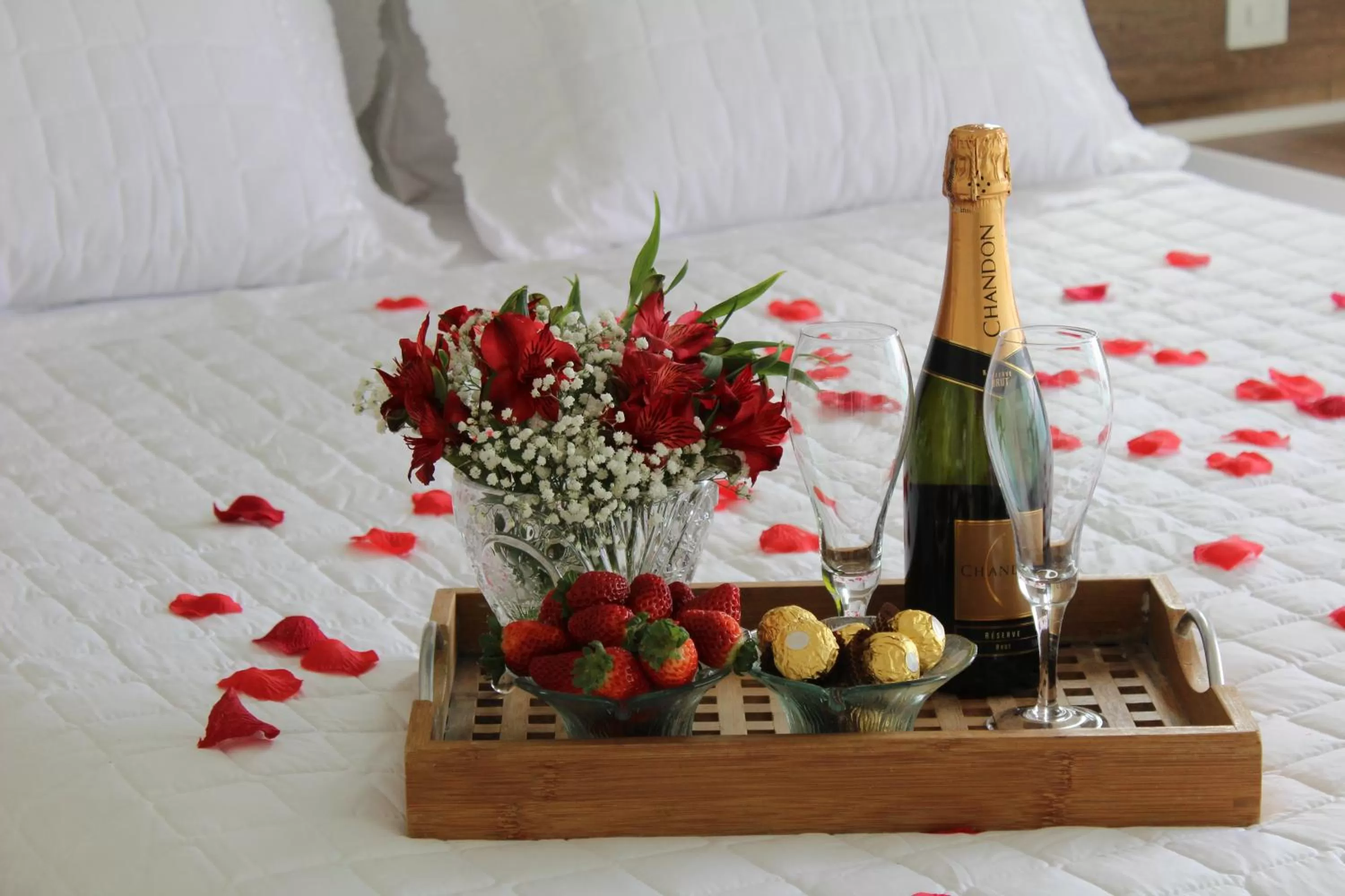 Alcoholic drinks, Bed in Palace Praia Hotel