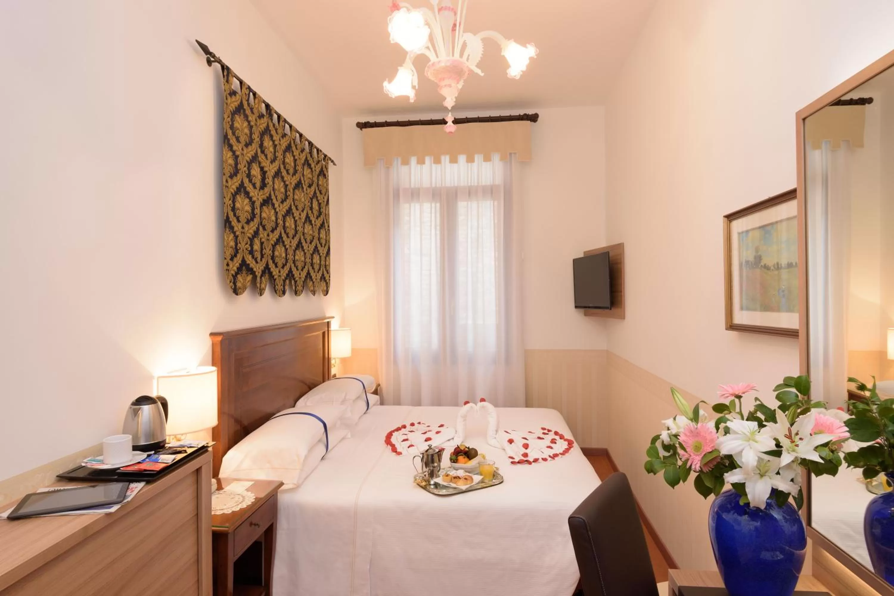 Coffee/tea facilities, Bed in UNAHOTELS Ala Venezia-Adults 16