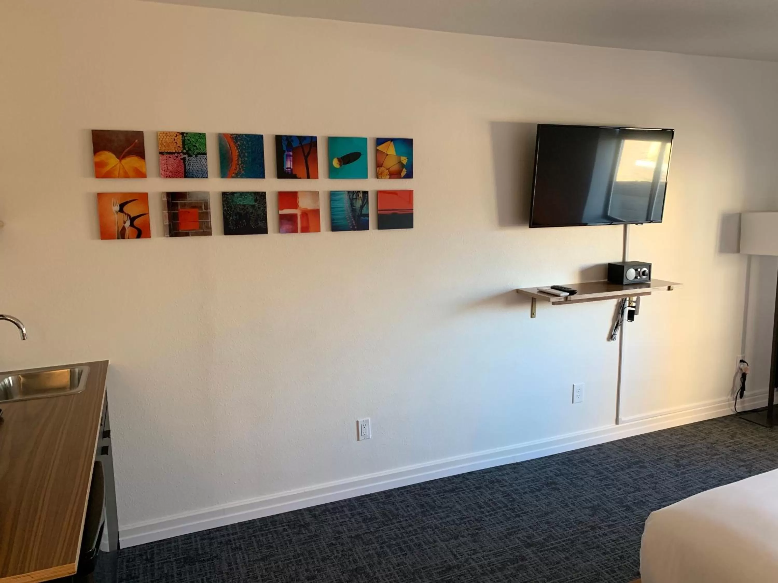 TV and multimedia, Bed in Hotel Leo