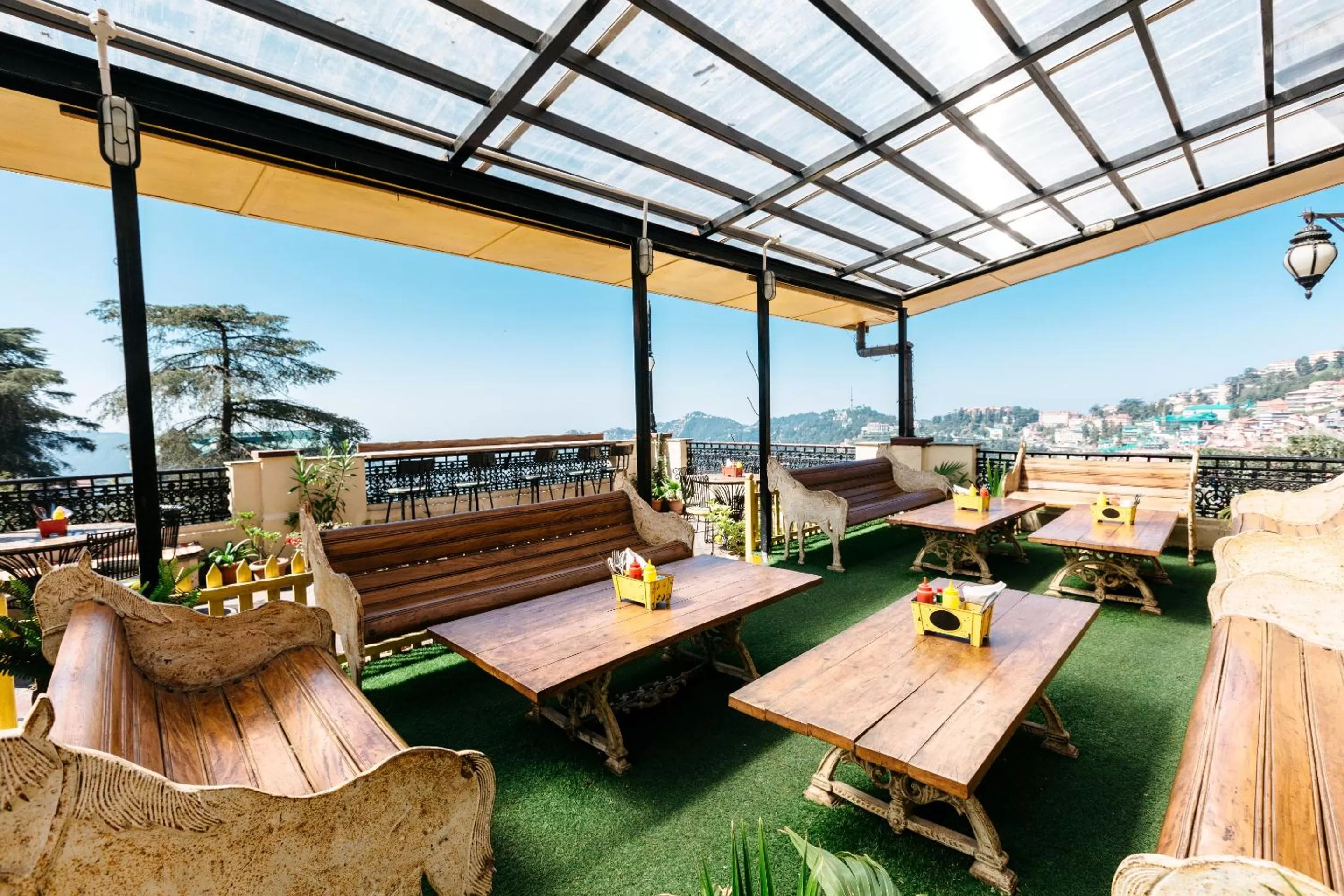 Restaurant/places to eat in Hotel Willow Banks Shimla