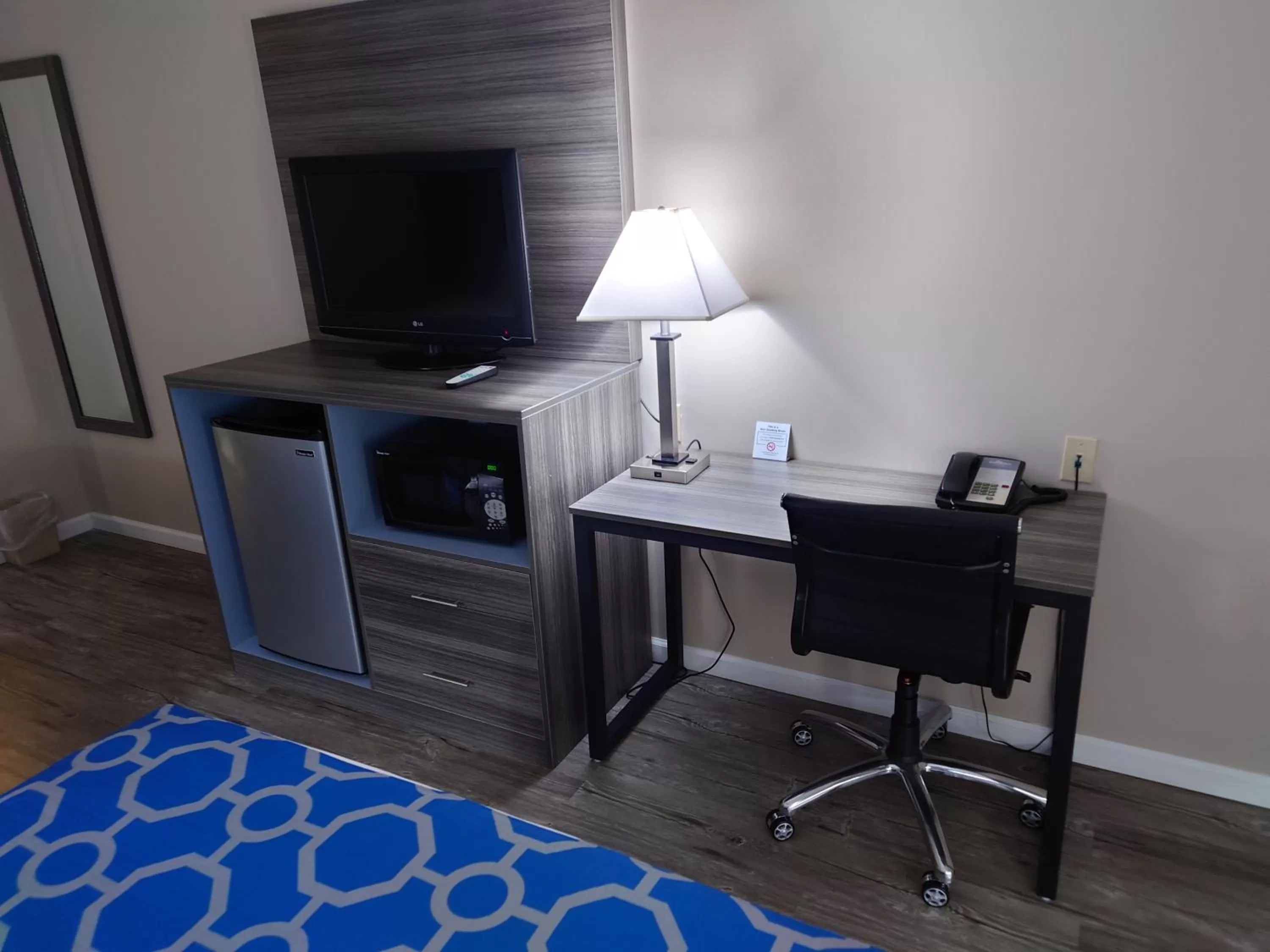 TV and multimedia, Bed in Baymont by Wyndham Adairsville