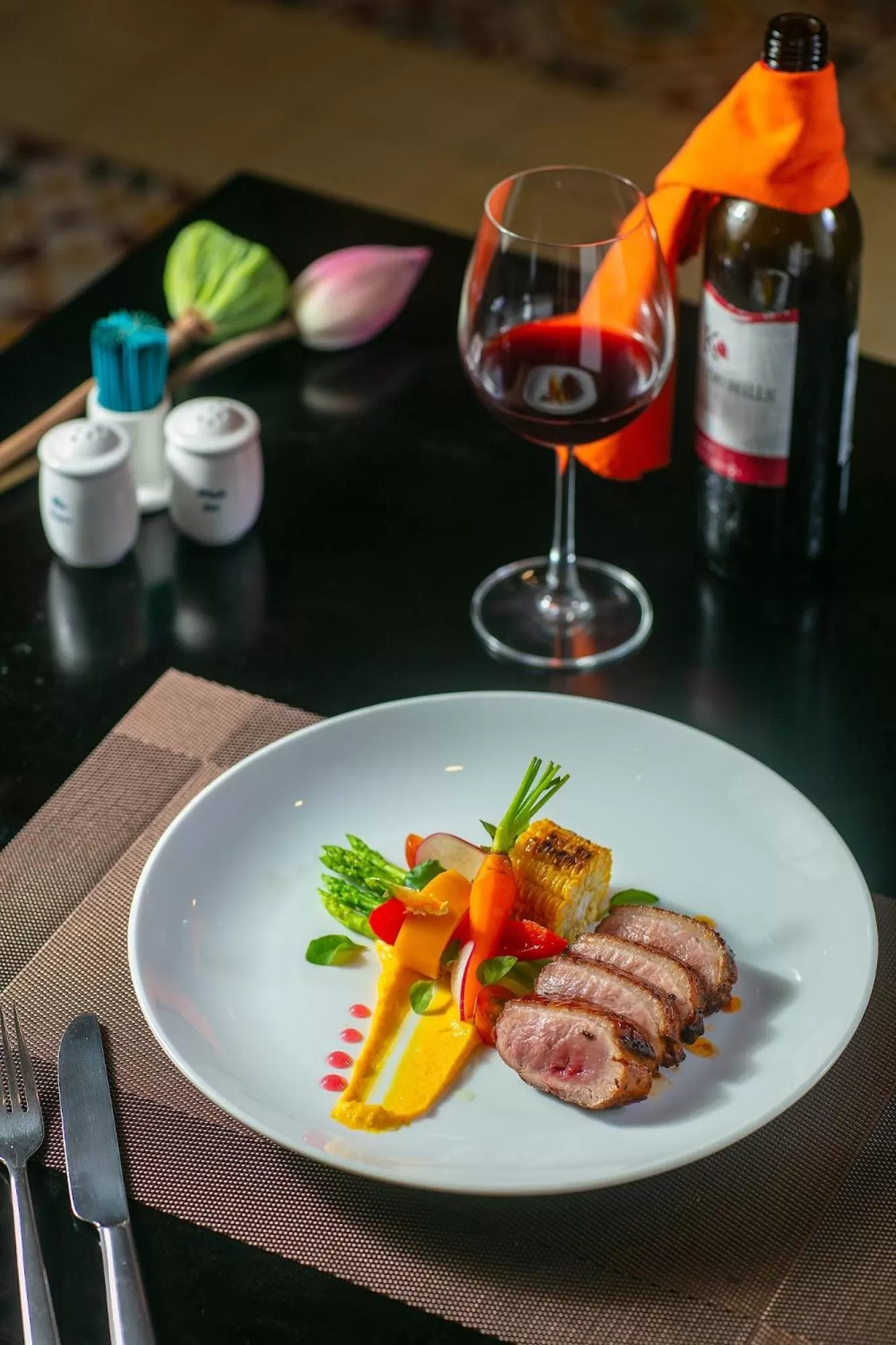 Restaurant/places to eat in La Charm Hoi An Hotel & Spa