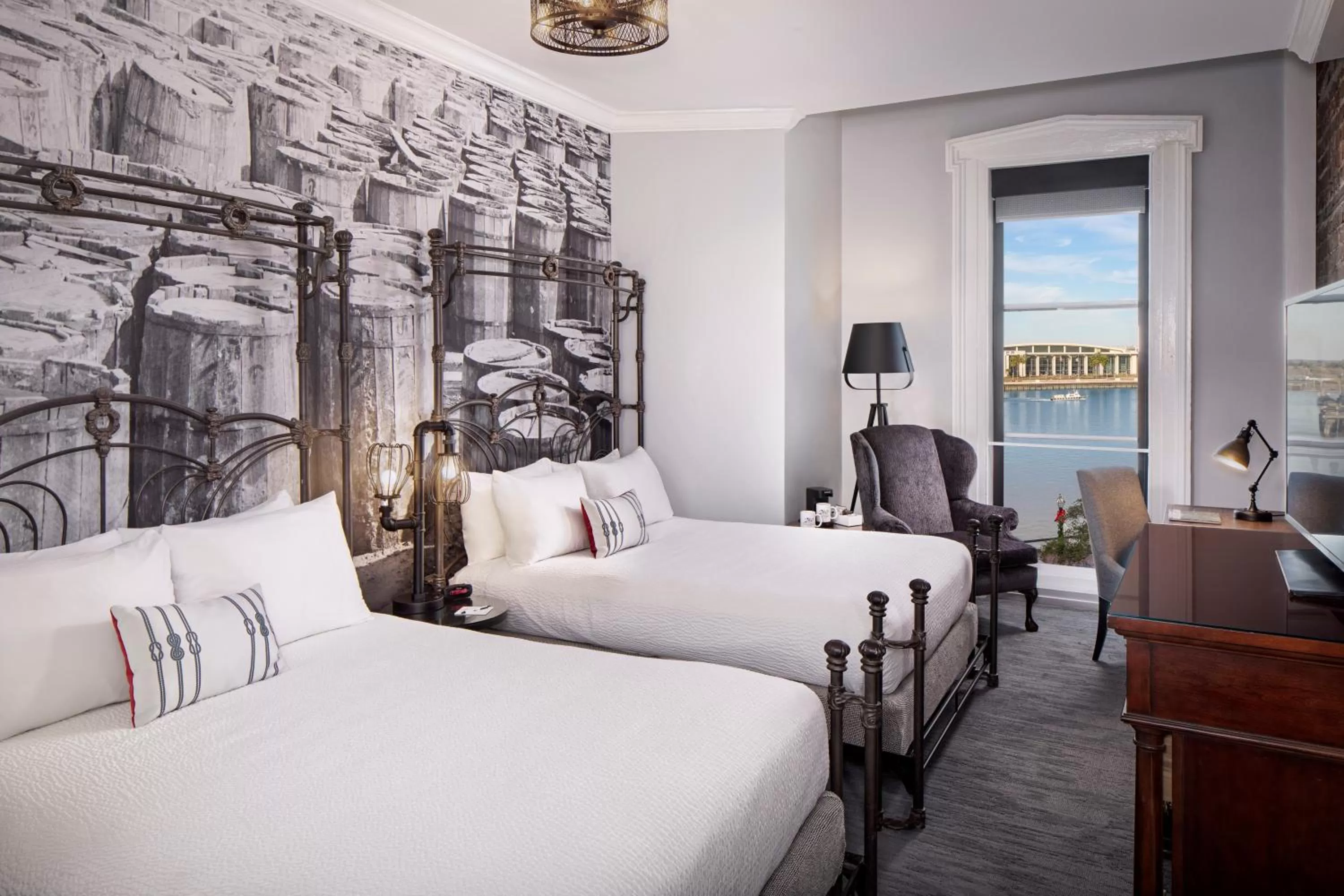 Bedroom, Bed in River Street Inn