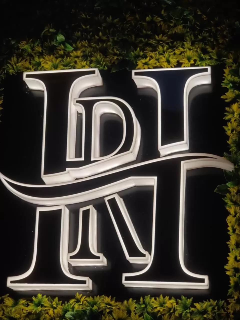 Logo/Certificate/Sign in Hotel Royal Inn igi