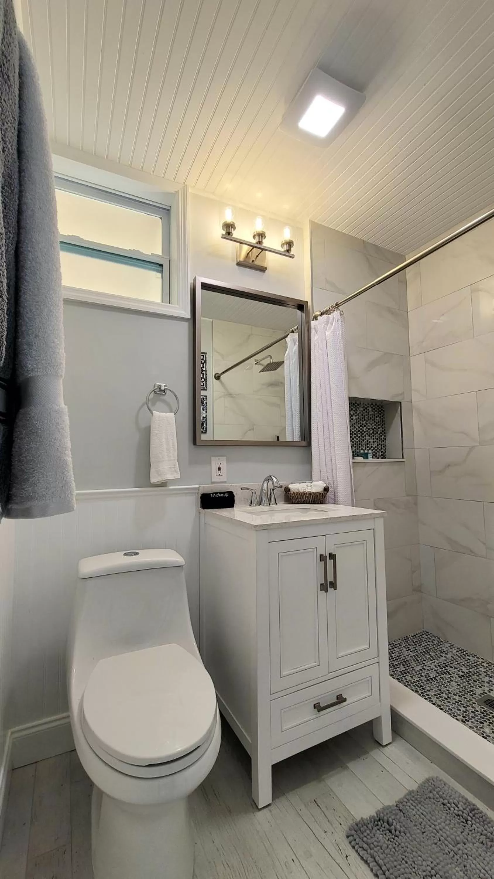 Shower in Barefoot mailman motel