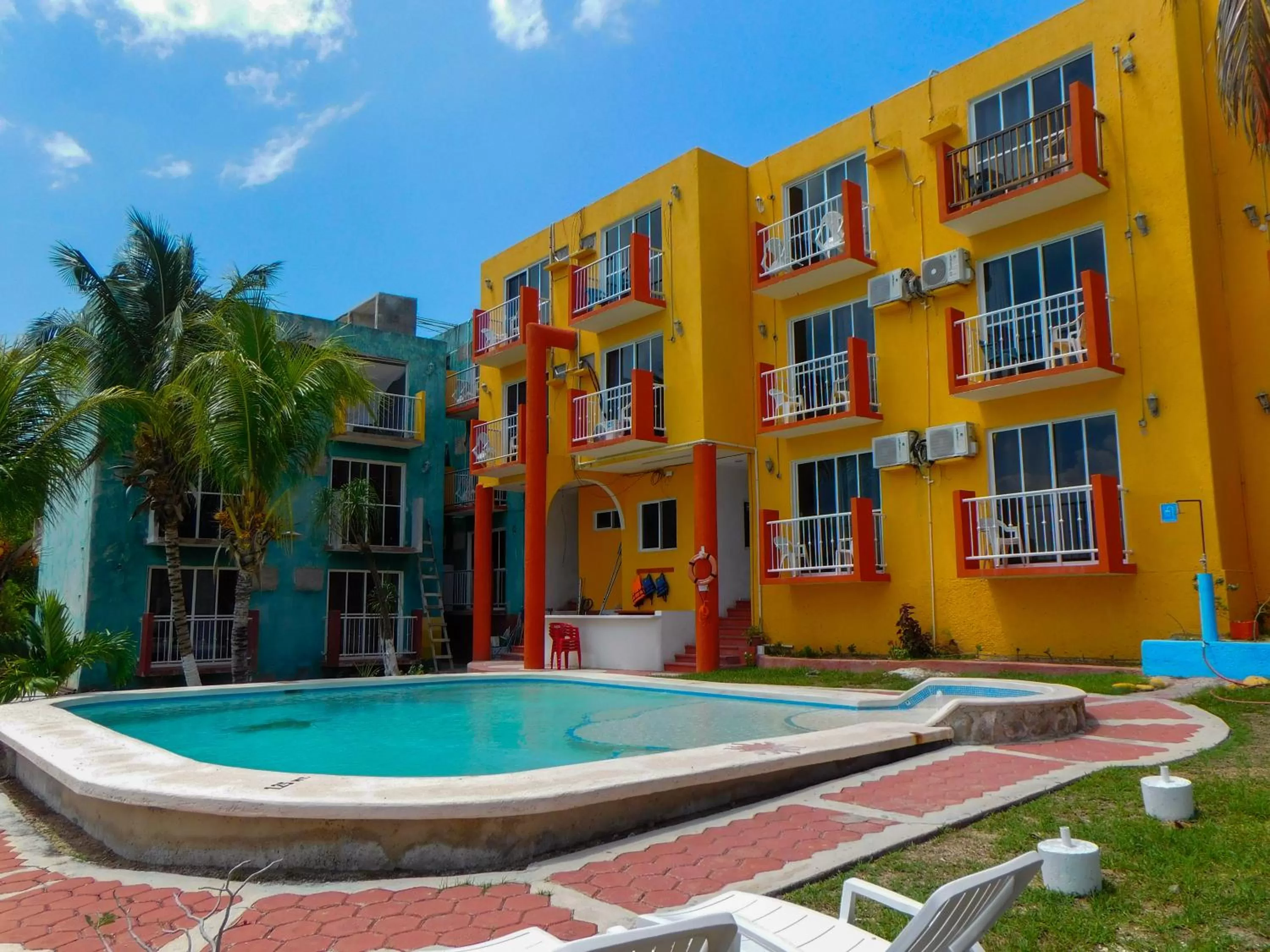 Swimming Pool in Hotel Ma Elena