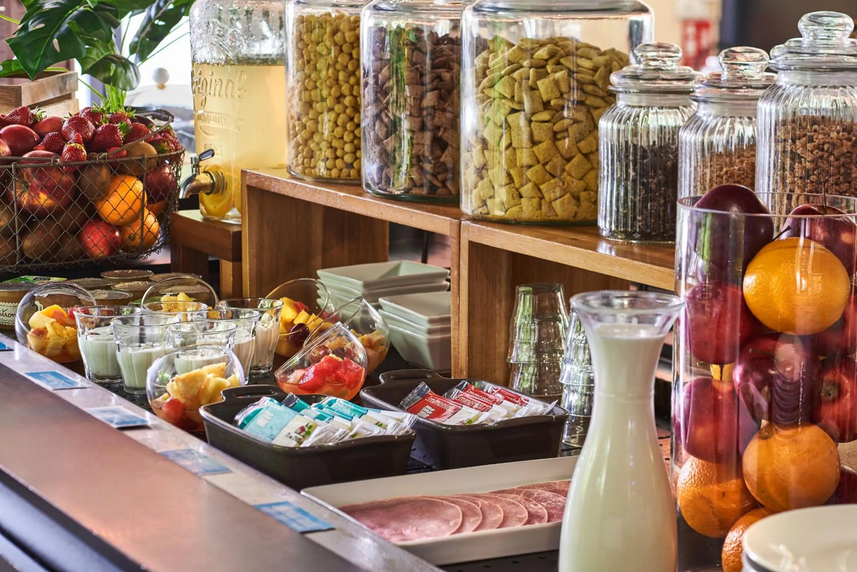 Breakfast in Kyriad Direct Le Bourget Gonesse