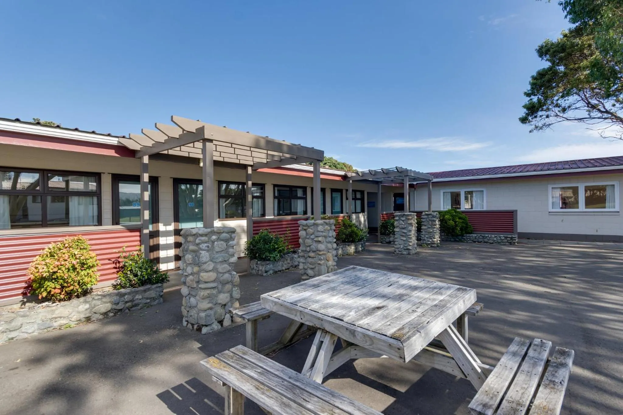 Property building in Wellington TOP 10 Holiday Park