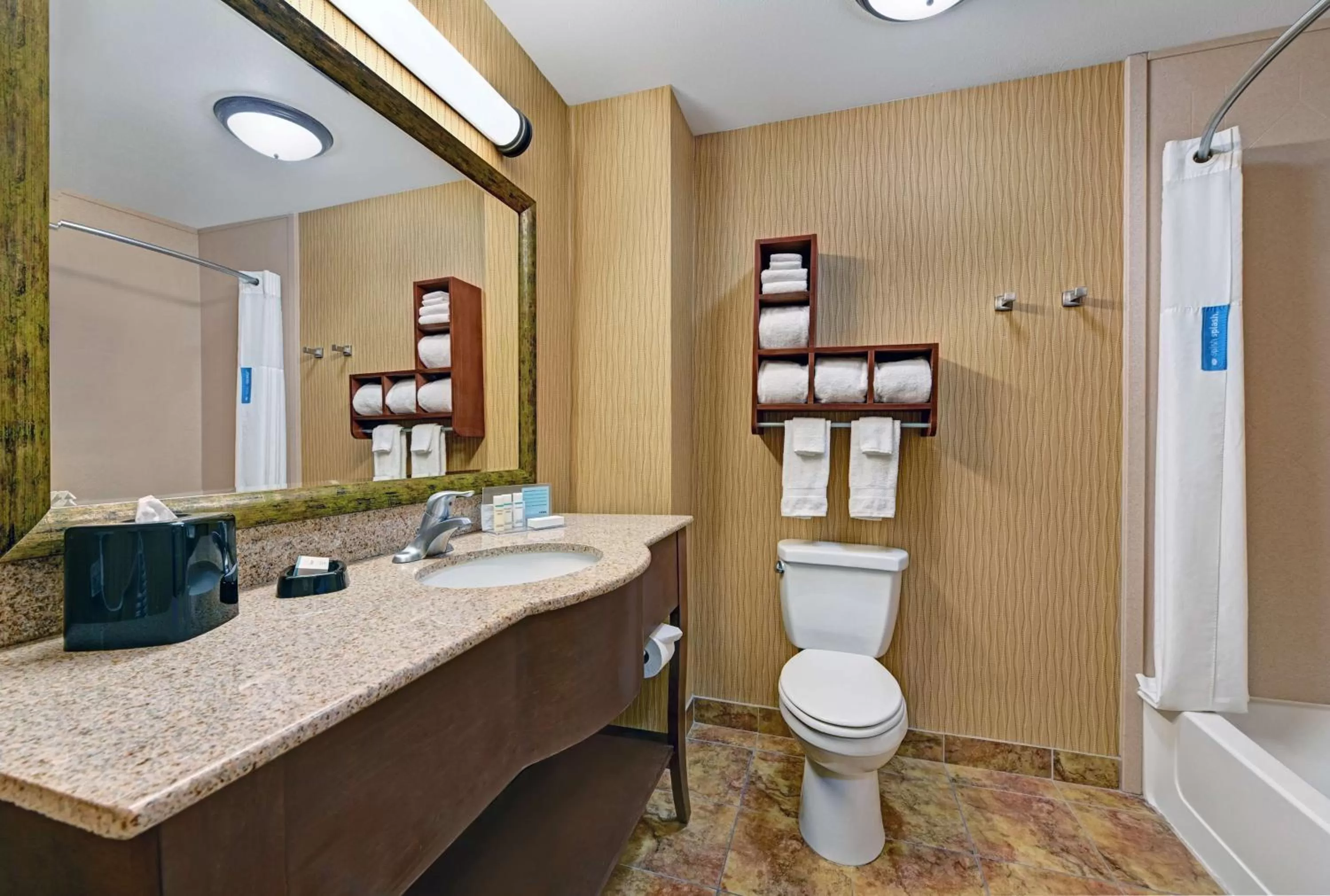 Bathroom in Hampton Inn Deming