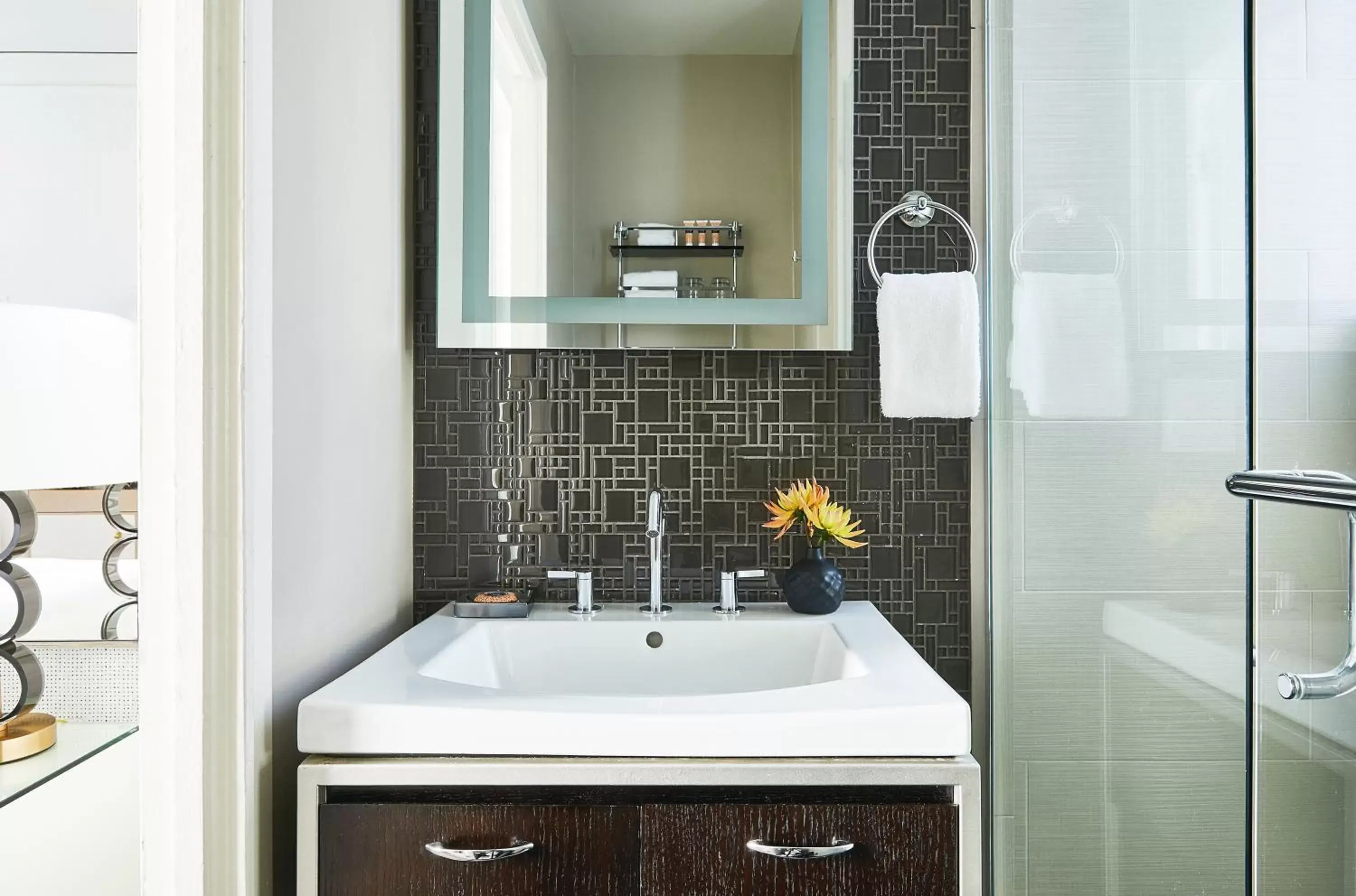 Deluxe Queen Room - Disability Access in Galleria Park Hotel Deluxe Queen Room - Disability Access in Galleria Park Hotel