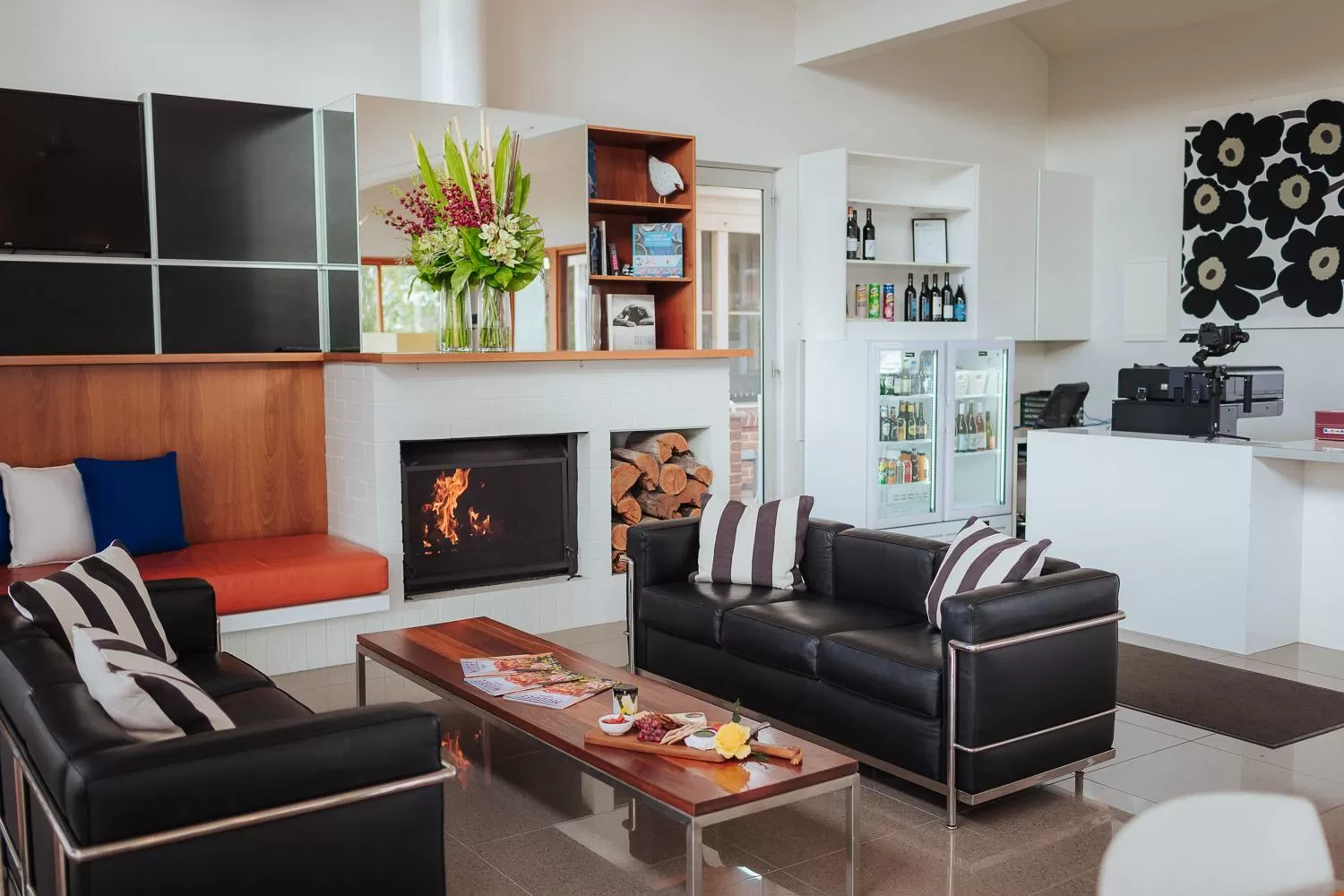 Communal lounge/ TV room in The Horatio Motel Mudgee