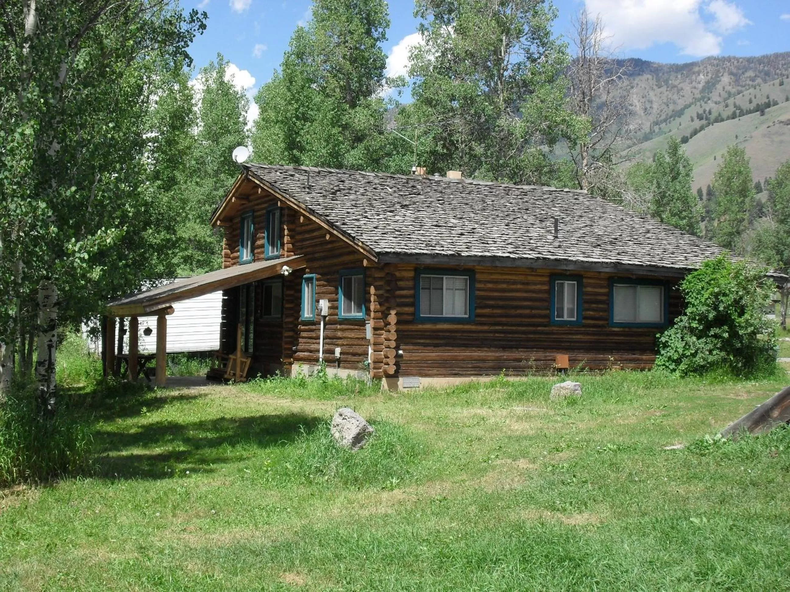 Two-Story Cabin with Kitchen in Jared's Wild Rose Ranch Resort