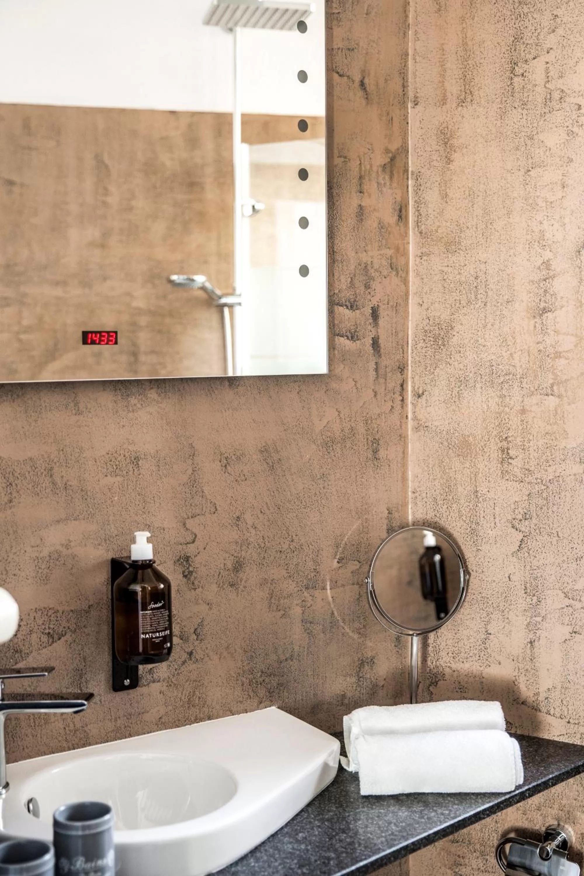 Bathroom in The Yard Zürich