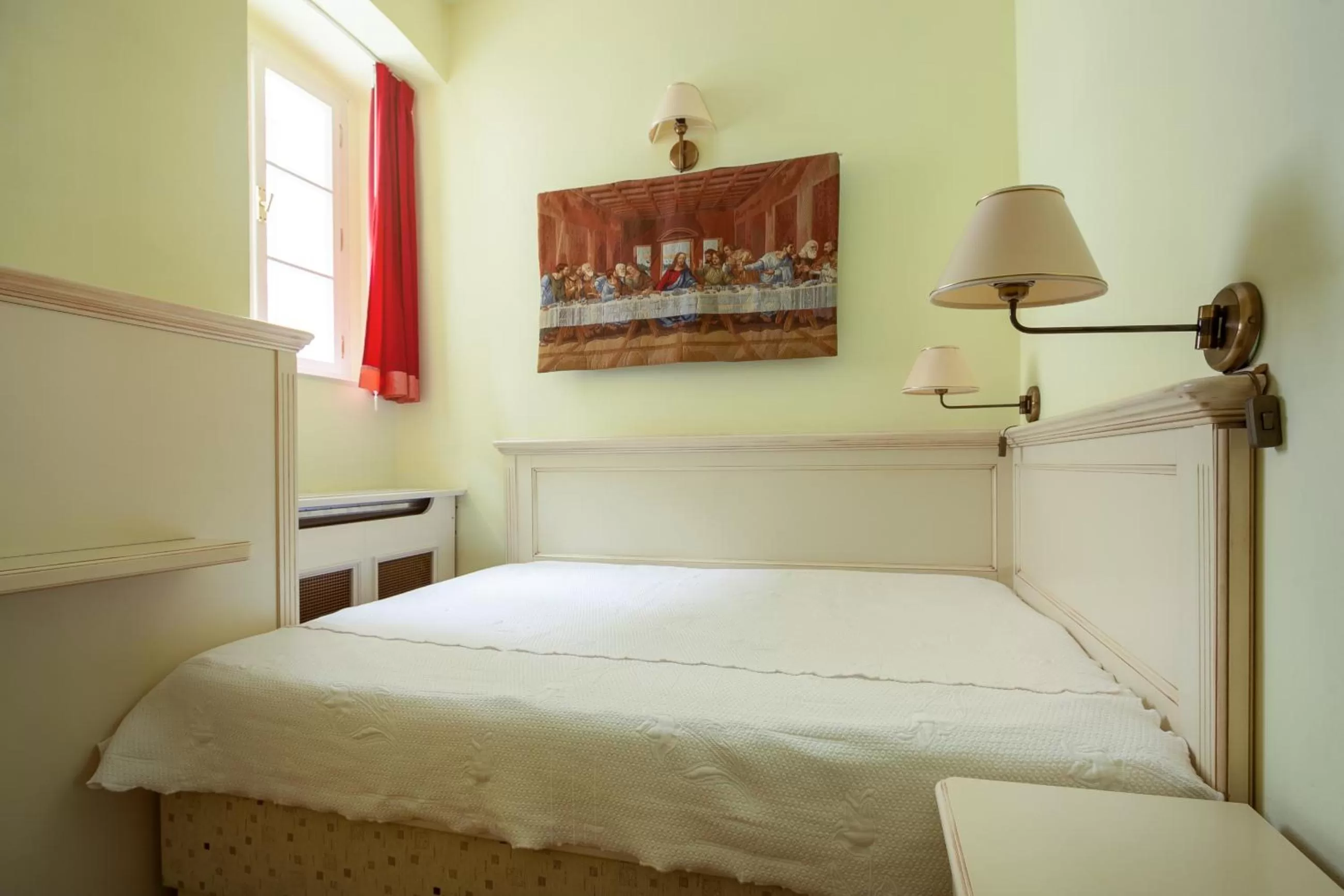 Decorative detail, Bed in Tyn Yard Residence