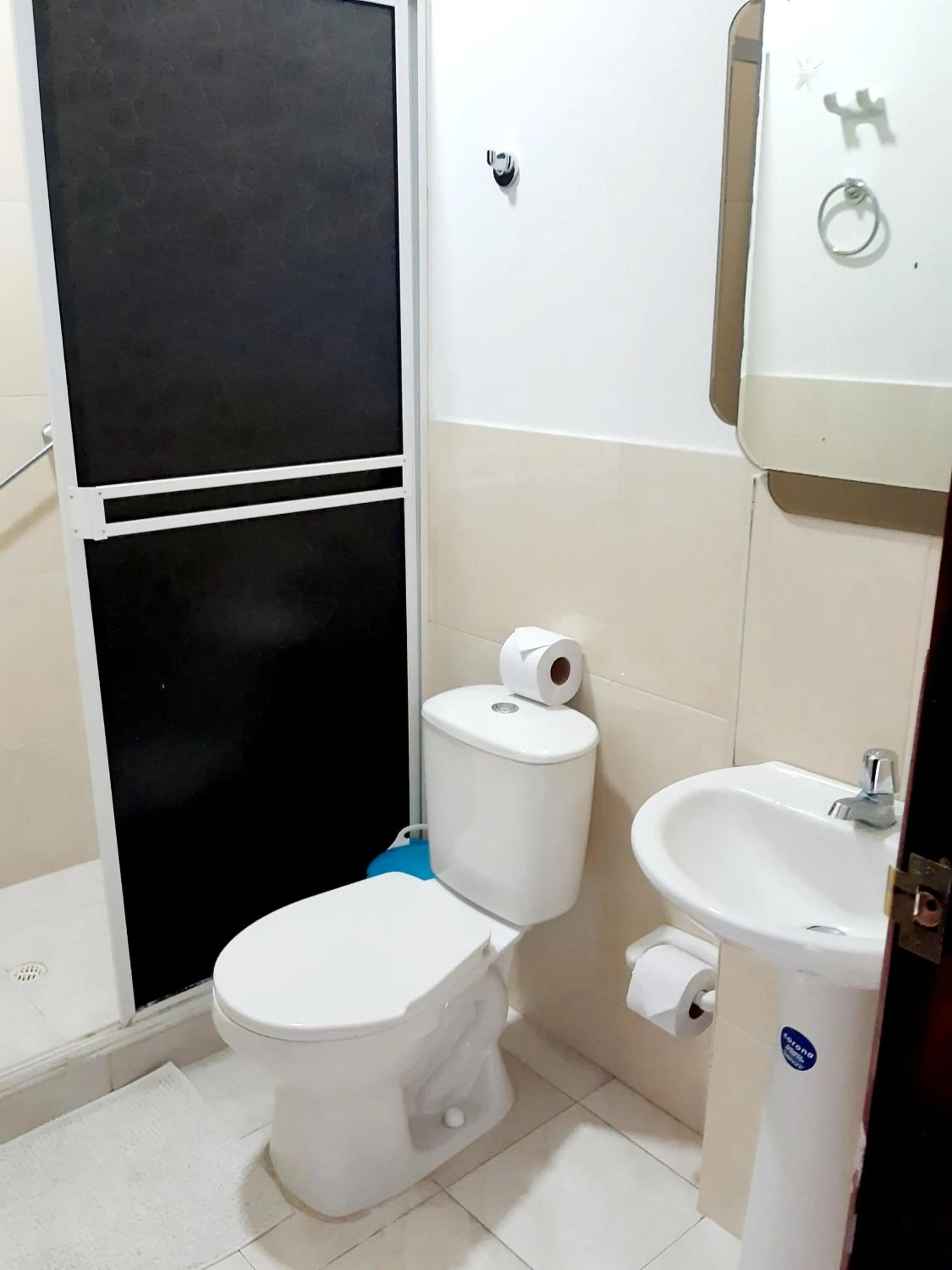 Toilet in Blue Emerald Inn