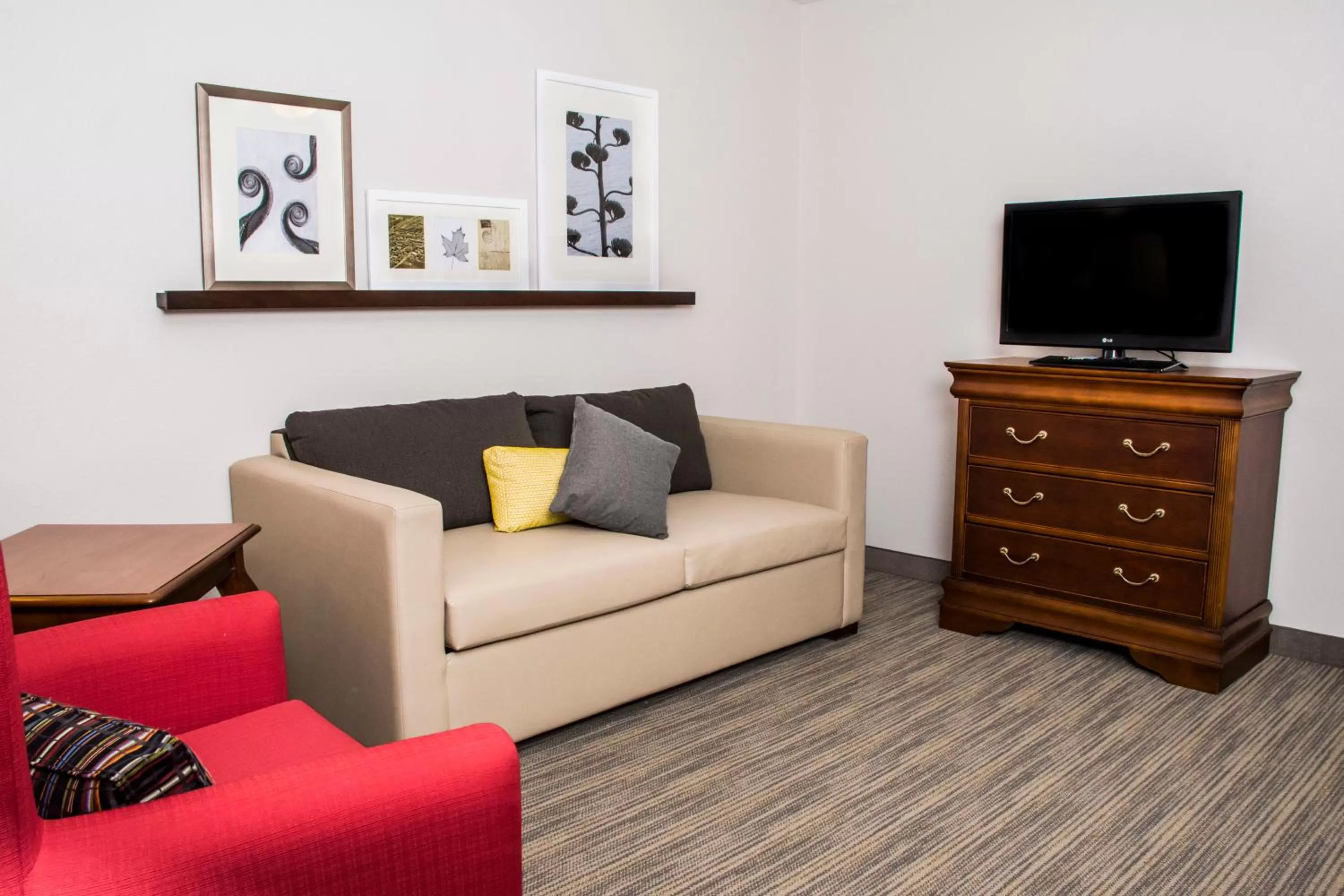 TV and multimedia in Country Inn & Suites by Radisson, Winchester, VA