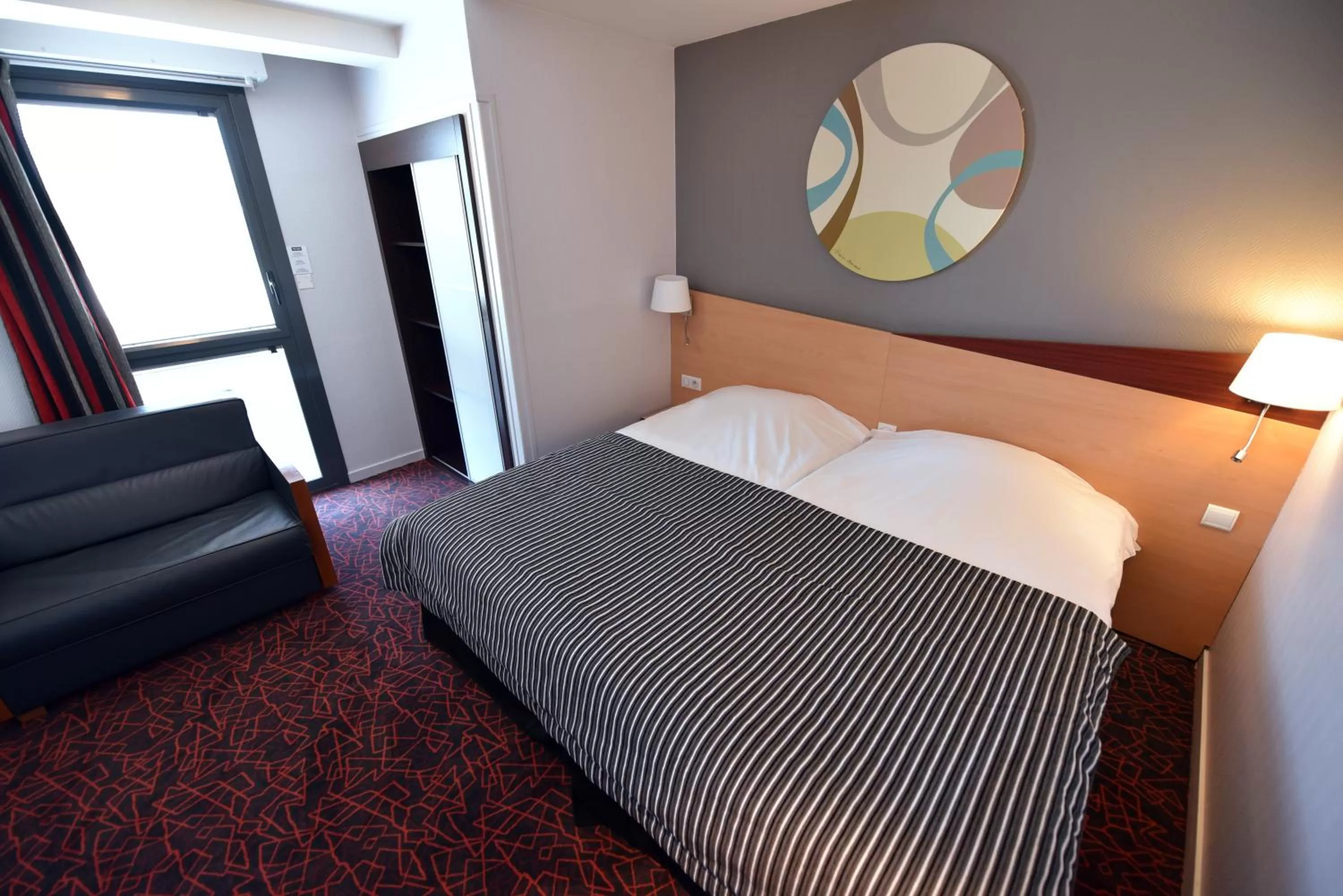 Bed in Kyriad Hotel Dijon Gare