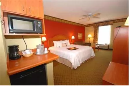 Photo of the whole room, Bed in Hampton Inn Laplace