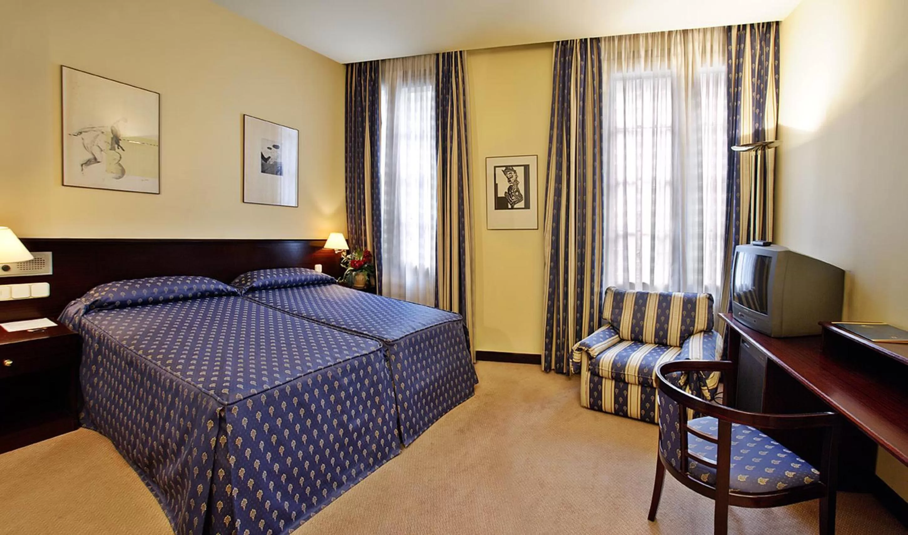 Photo of the whole room in Atlantis by Atbcn