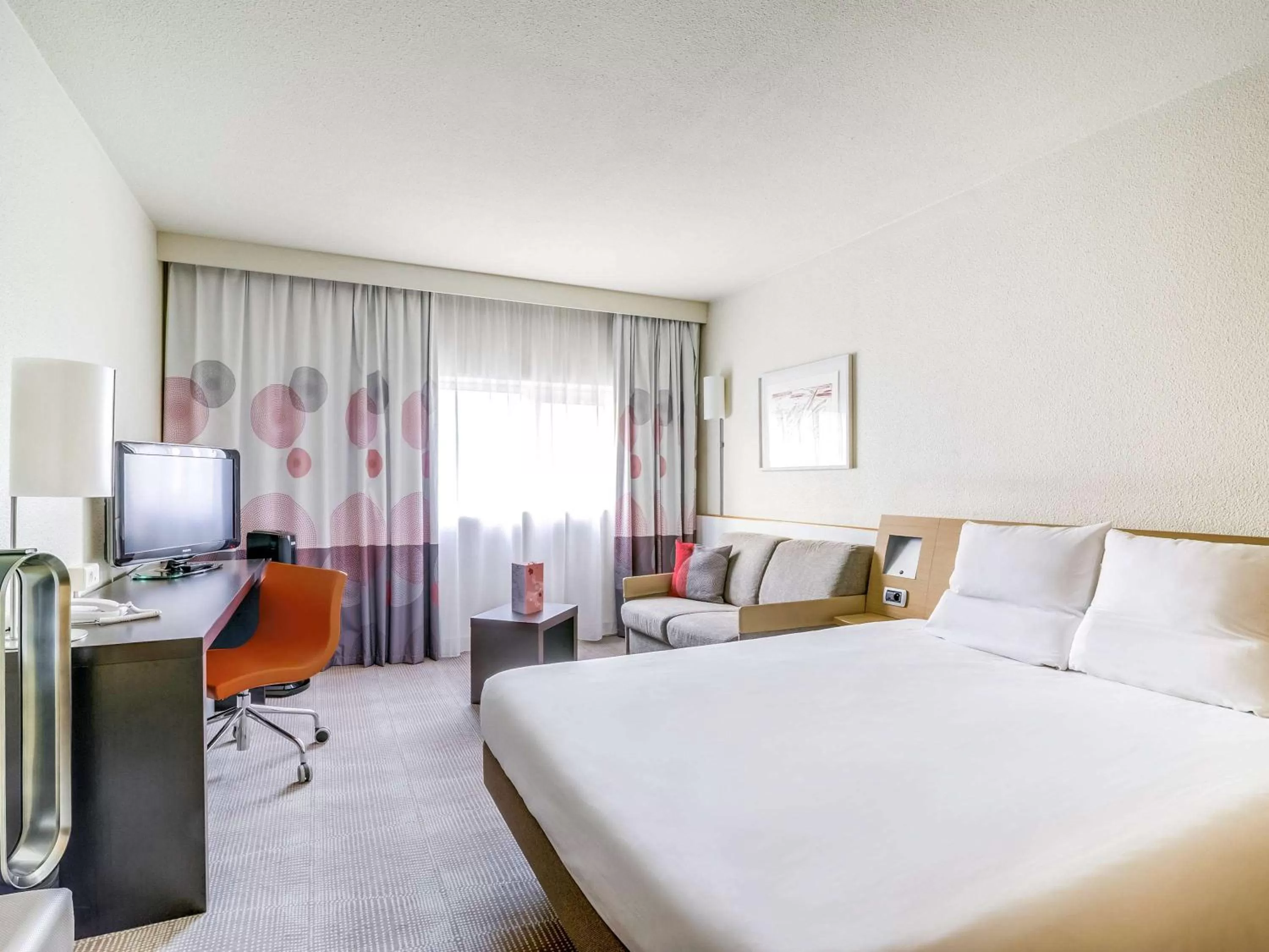 Photo of the whole room, Bed in Novotel Paris Orly Rungis Aéroport