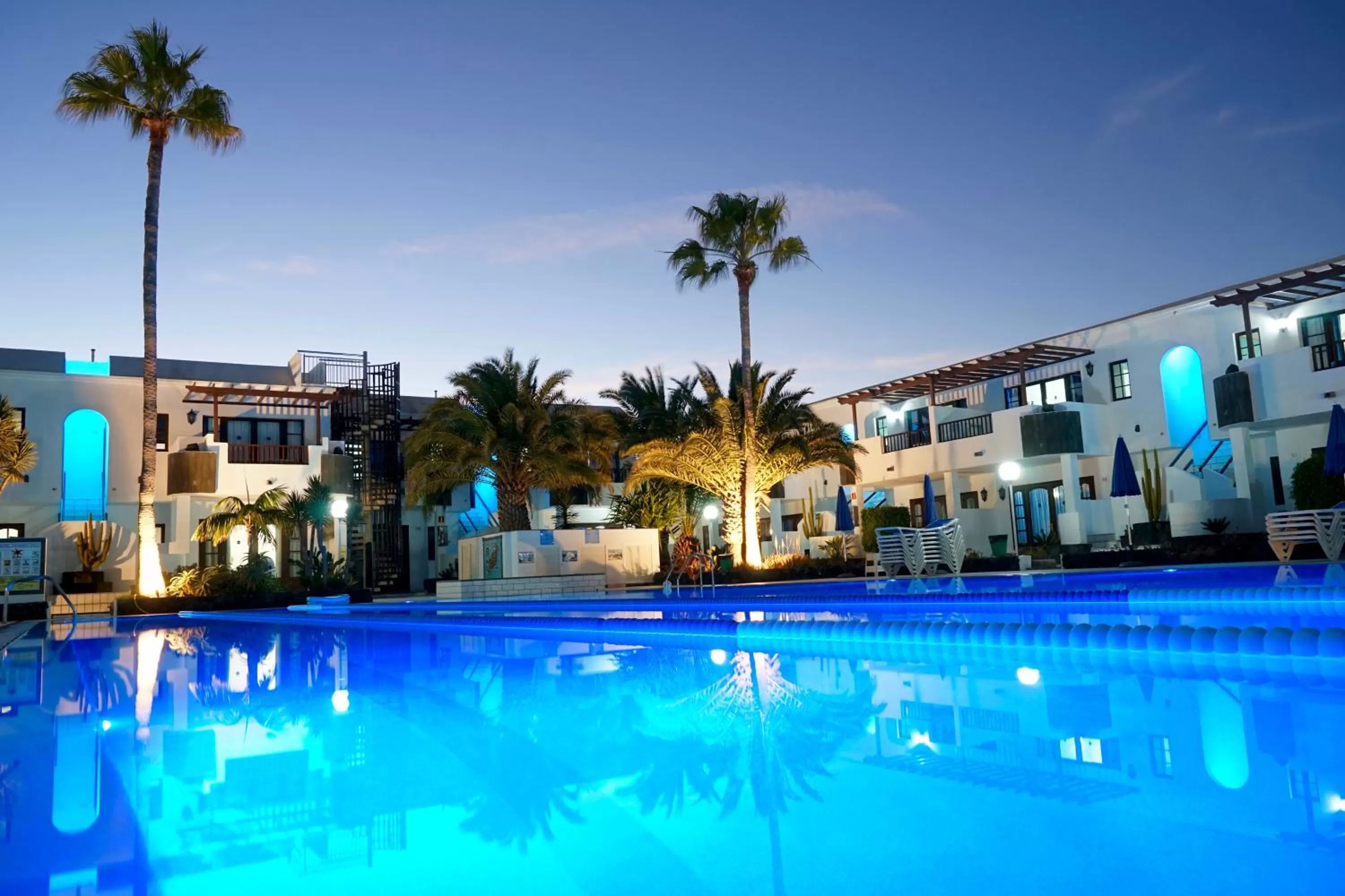 Property building in Plaza Azul