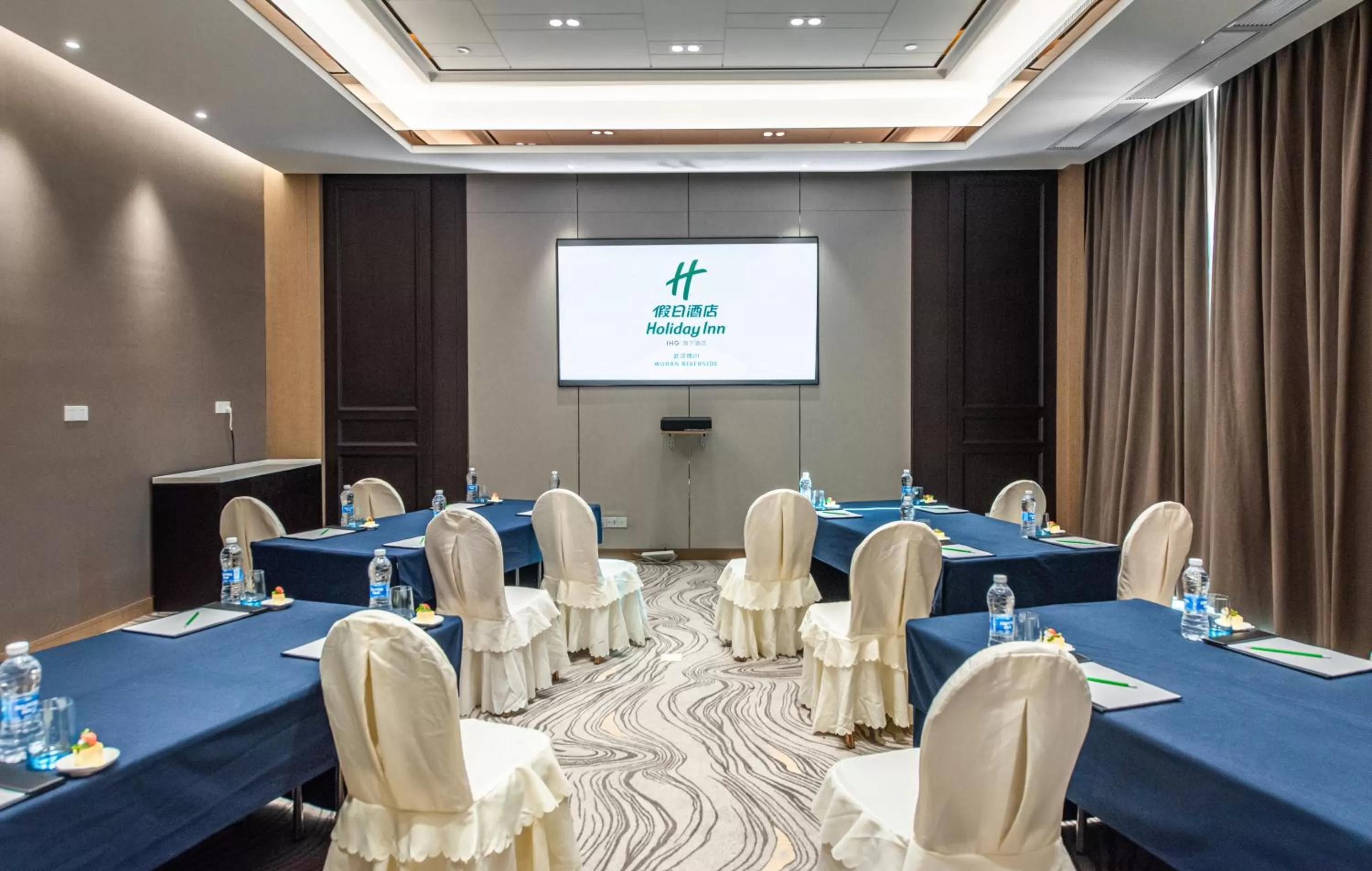 Meeting/conference room in Holiday Inn Wuhan Riverside by IHG