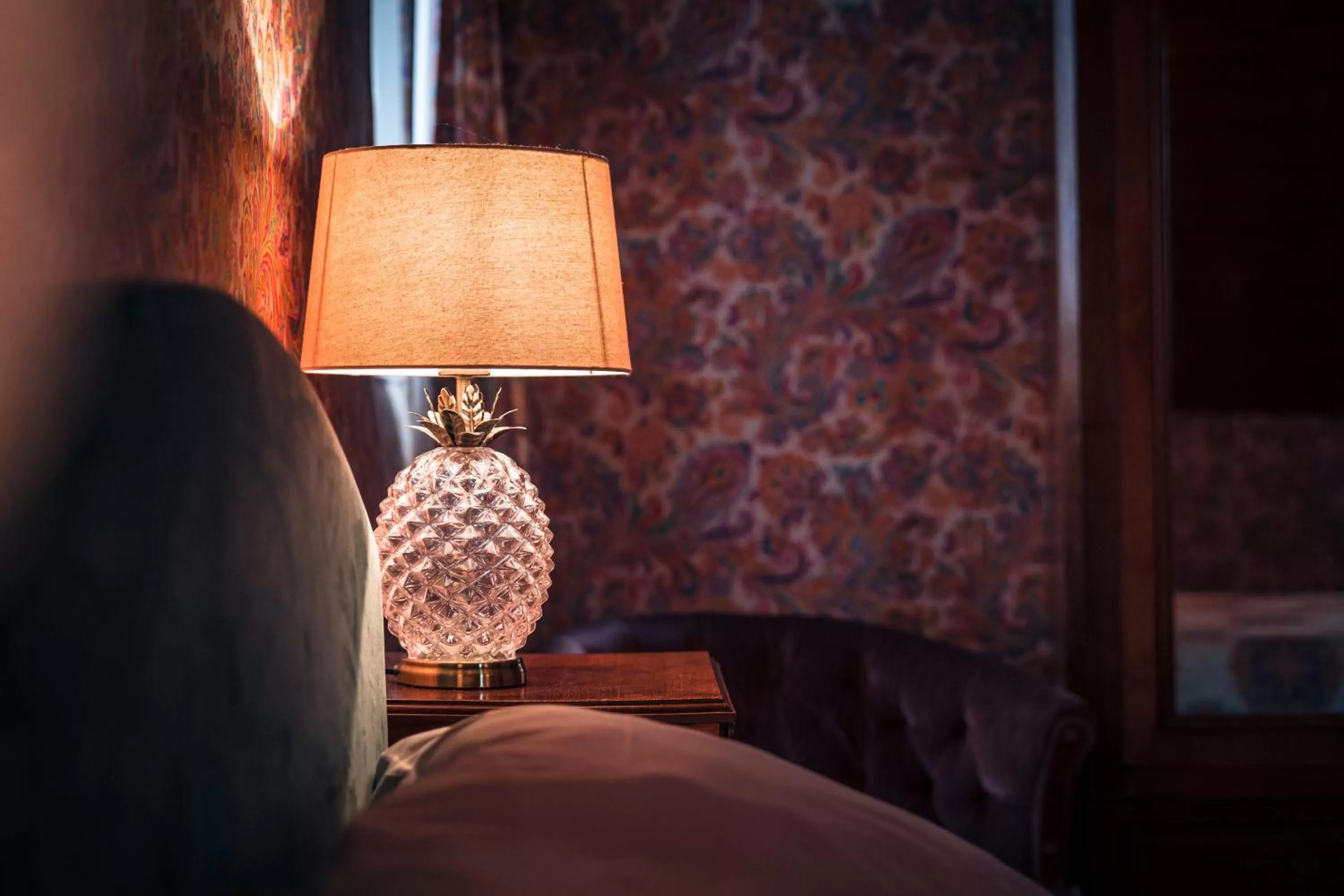 Decorative detail, Bed in Hôtel des Deux Clefs