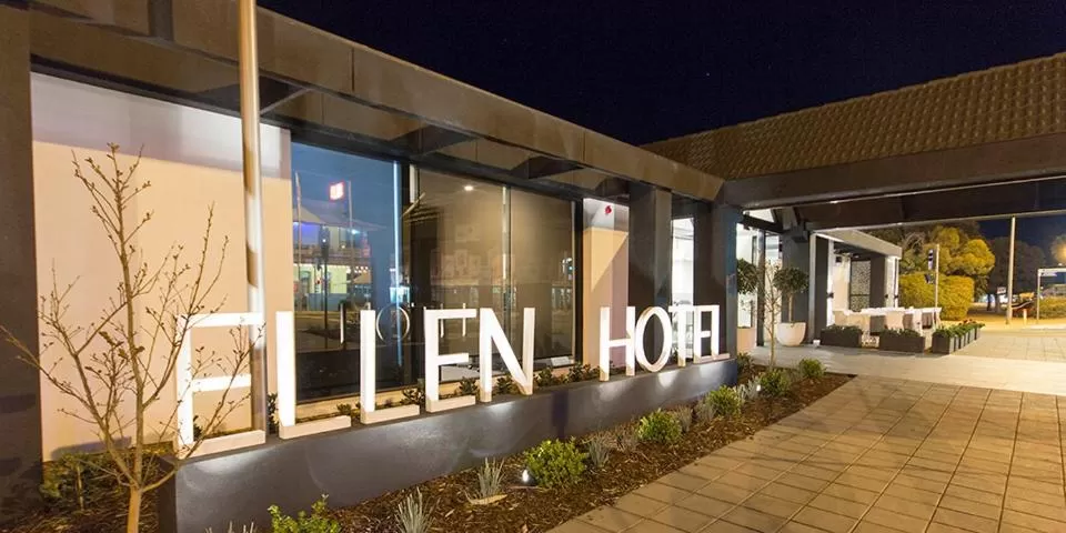 Facade/entrance in Ellen Hotel