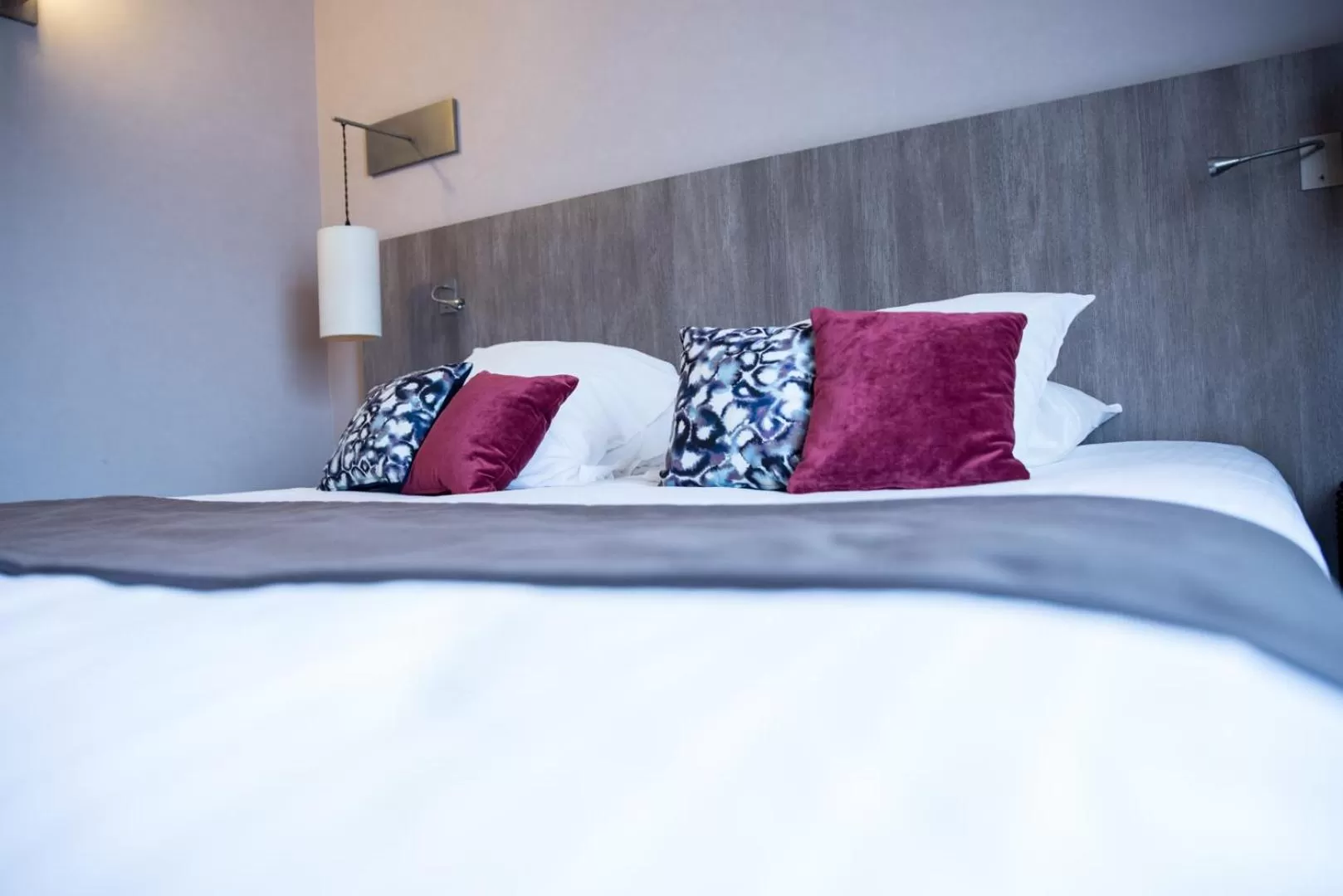 Bed in Mercure Dinan Port Le Jerzual