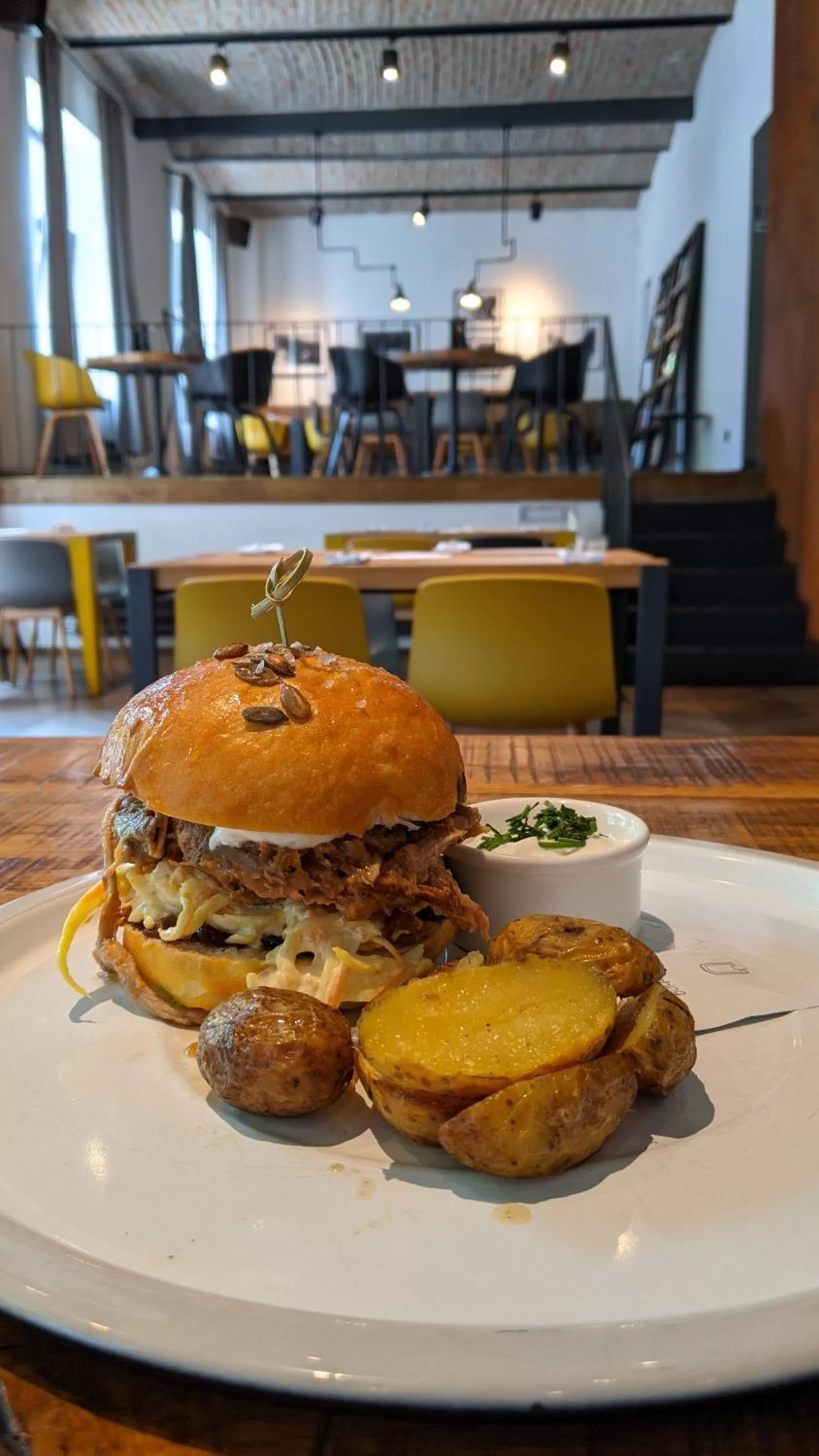 Restaurant/places to eat in Hotel city.city