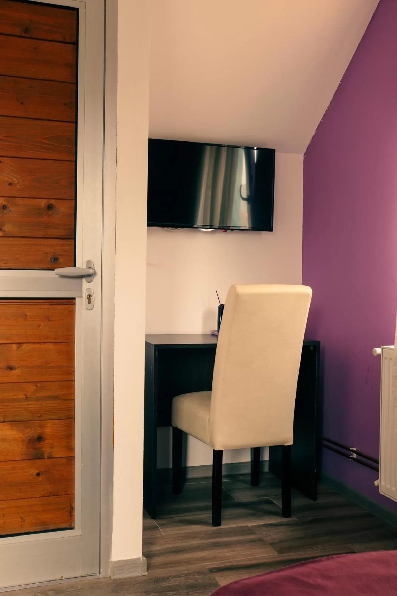 Communal lounge/ TV room, TV/Entertainment Center in Restoran & Motel Manjež