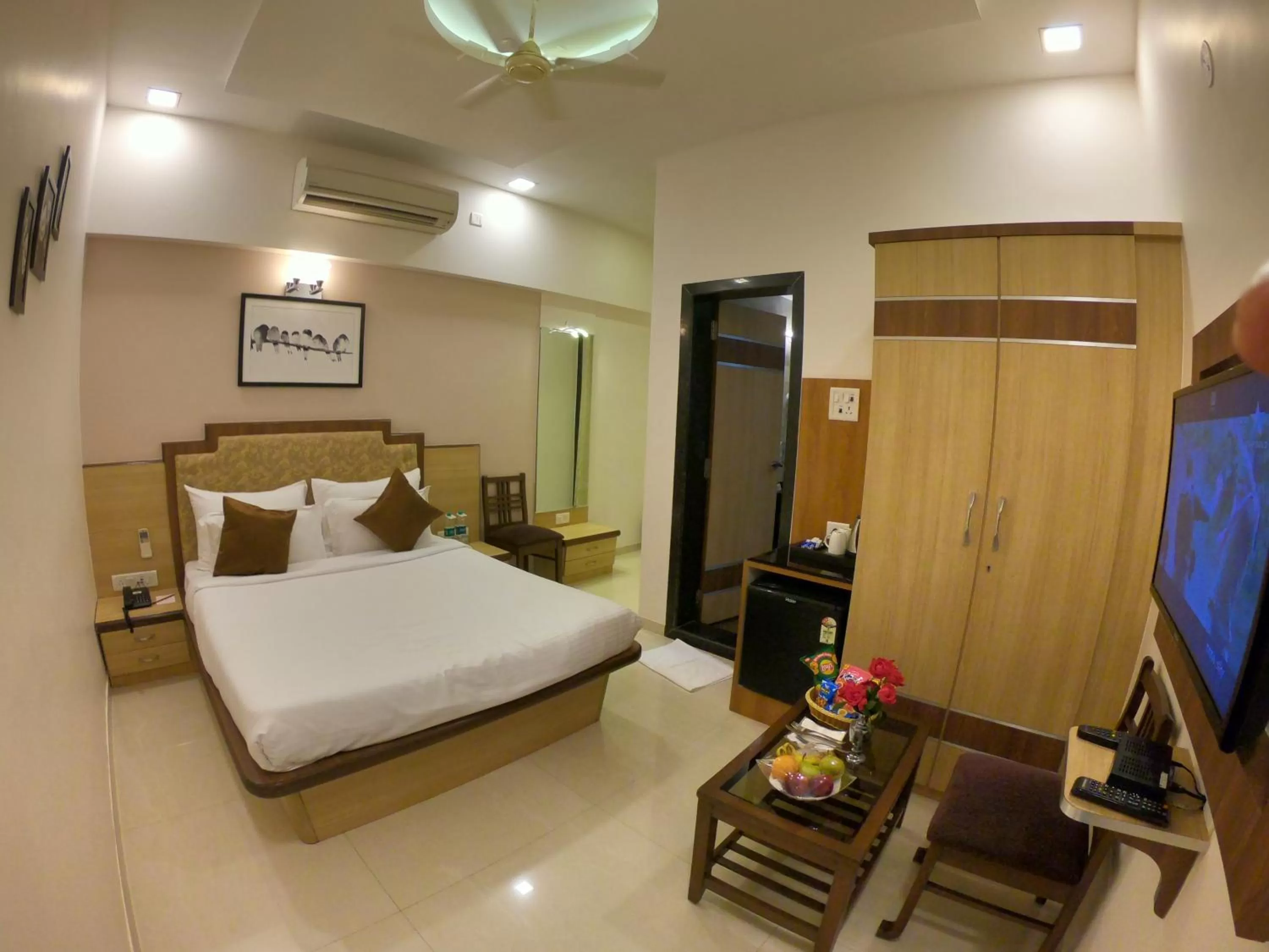 Bedroom, Bed in Jivanta Mahabaleshwar