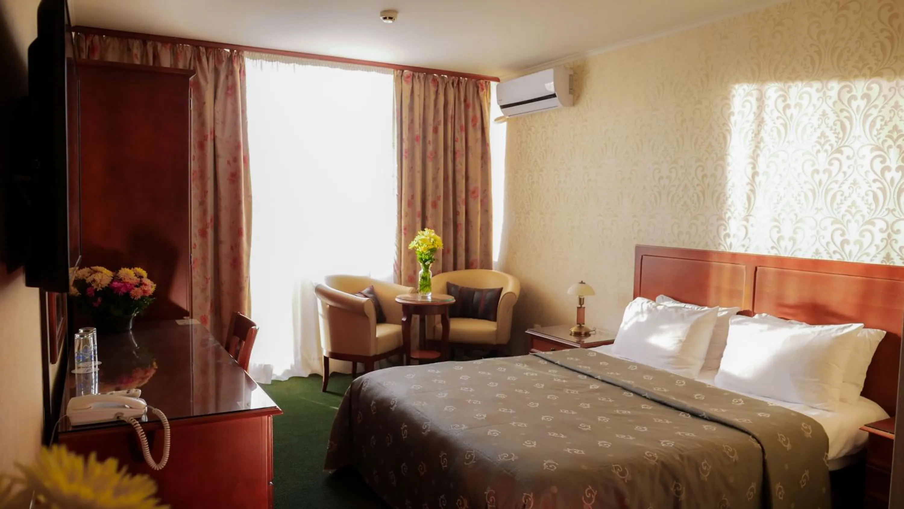 Bed in Hotel Bankya Palace