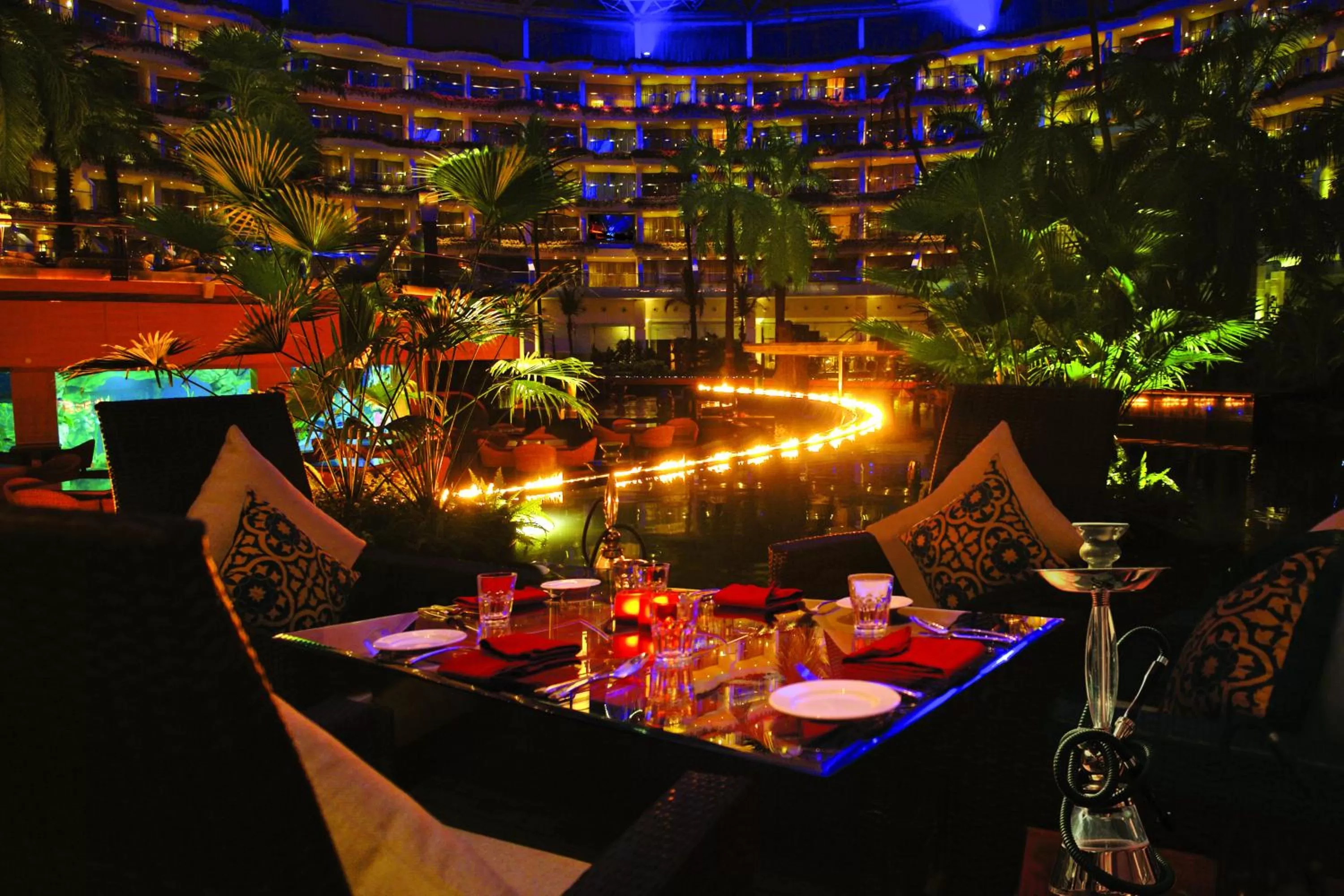 Restaurant/places to eat in Hotel Sahara Star