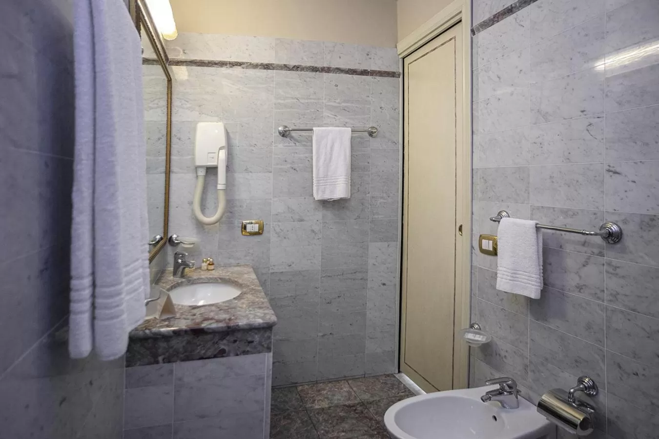 Shower in Hotel Donatello