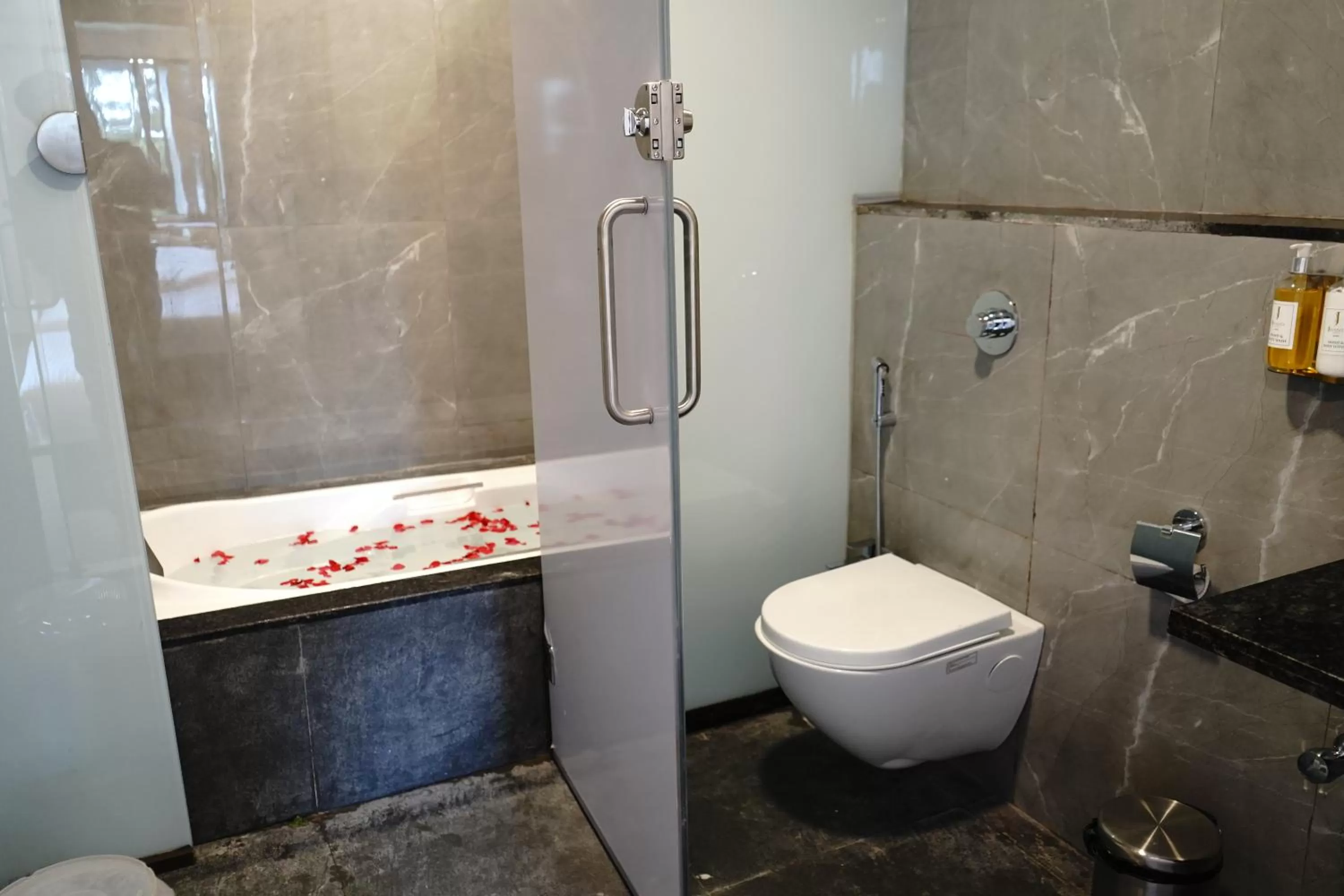 Bathroom in Jivanta Mahabaleshwar