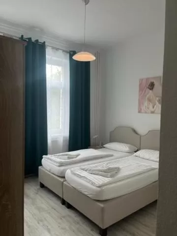 Bedroom, Bed in Hotel Lübecker Hof